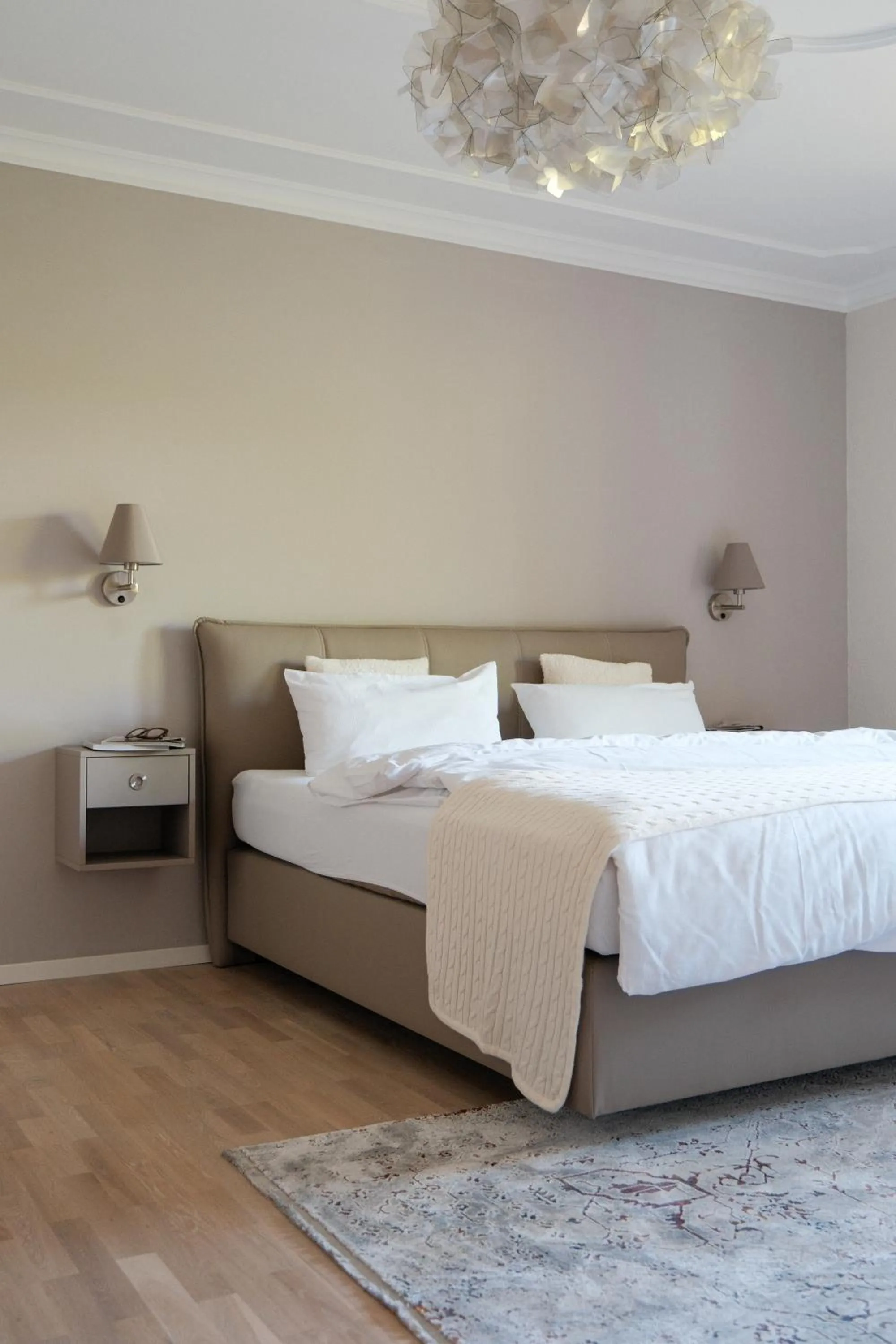 Bed in Hotel-Restaurant Kreuzberghof Tagungs- und Veranstaltungshotel