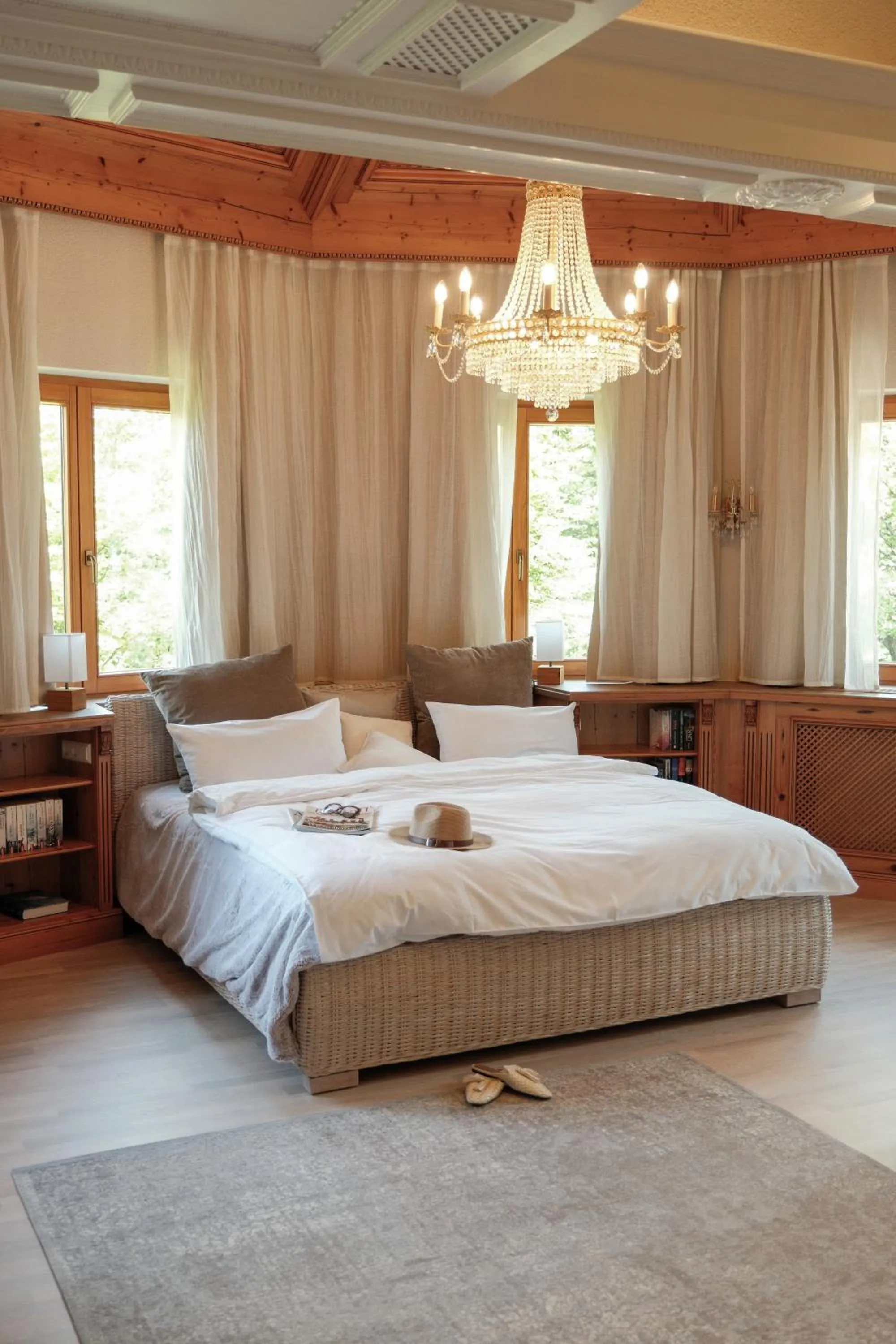 Bed in Hotel-Restaurant Kreuzberghof Tagungs- und Veranstaltungshotel