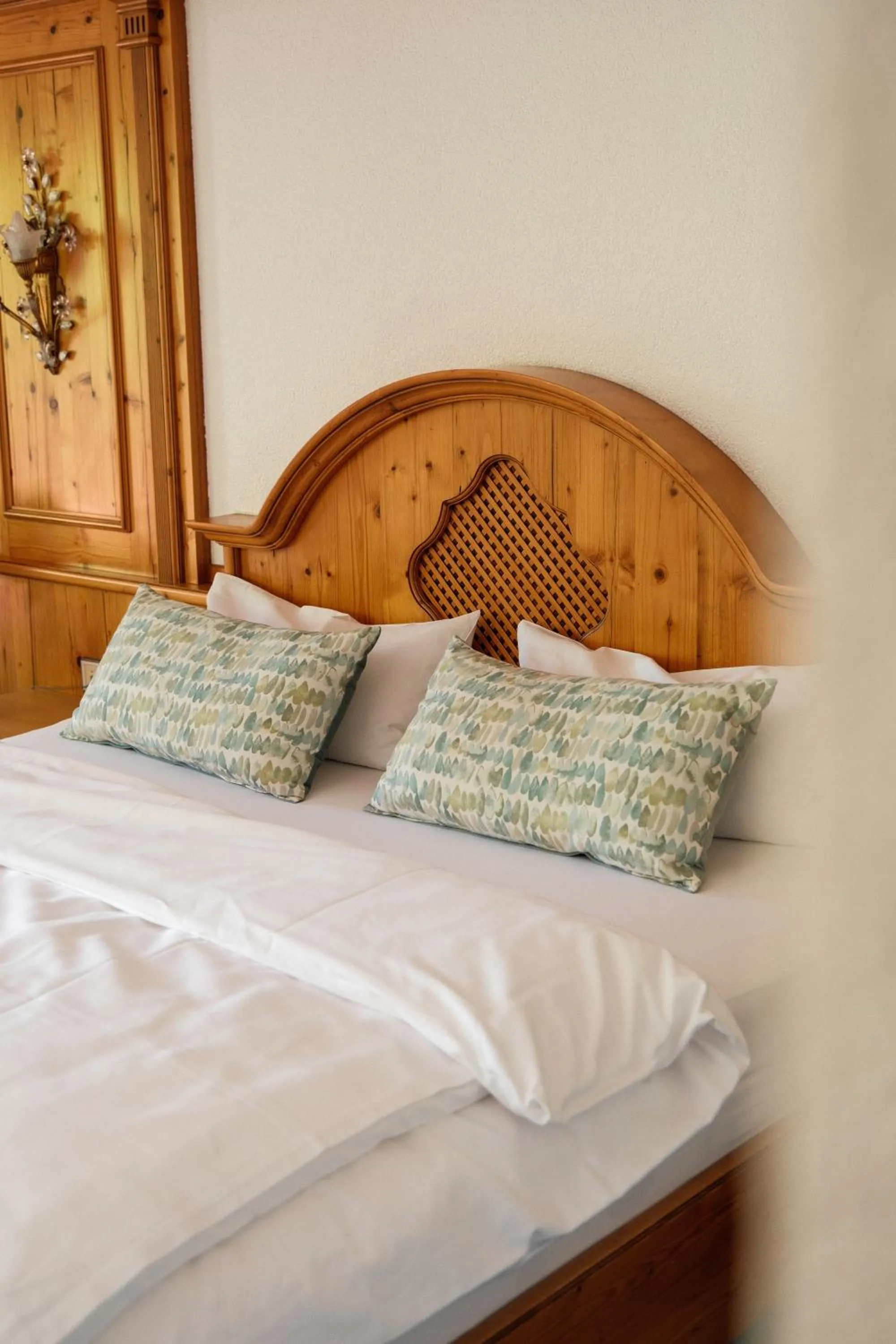 Bed in Hotel-Restaurant Kreuzberghof Tagungs- und Veranstaltungshotel