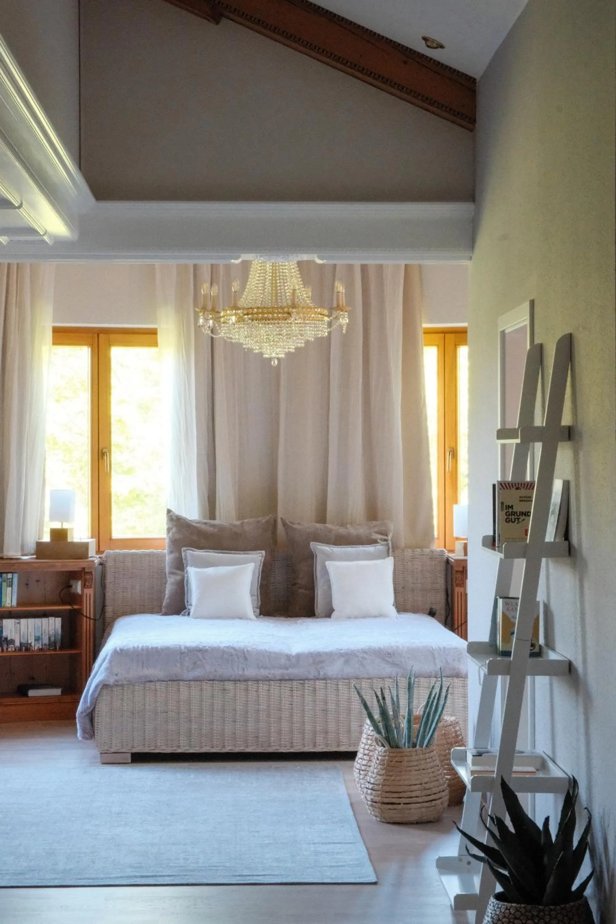 Bed in Hotel-Restaurant Kreuzberghof Tagungs- und Veranstaltungshotel