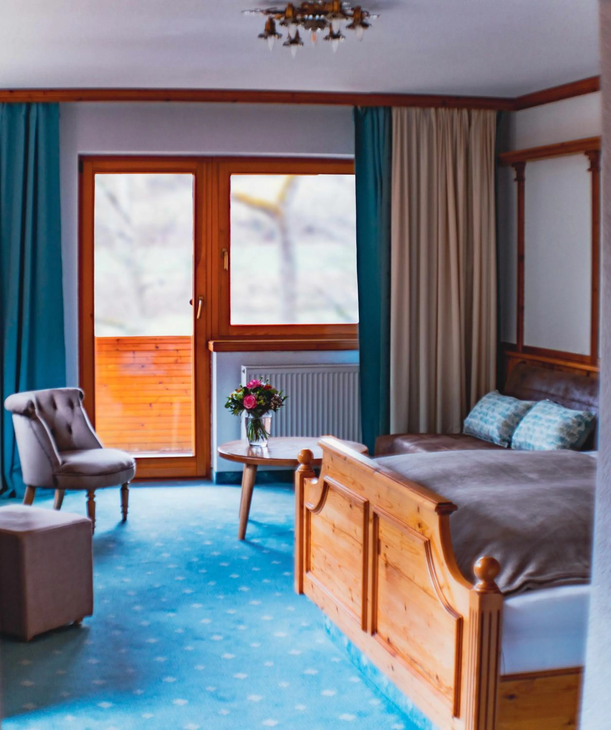 Balcony/Terrace, Bed in Hotel-Restaurant Kreuzberghof Tagungs- und Veranstaltungshotel