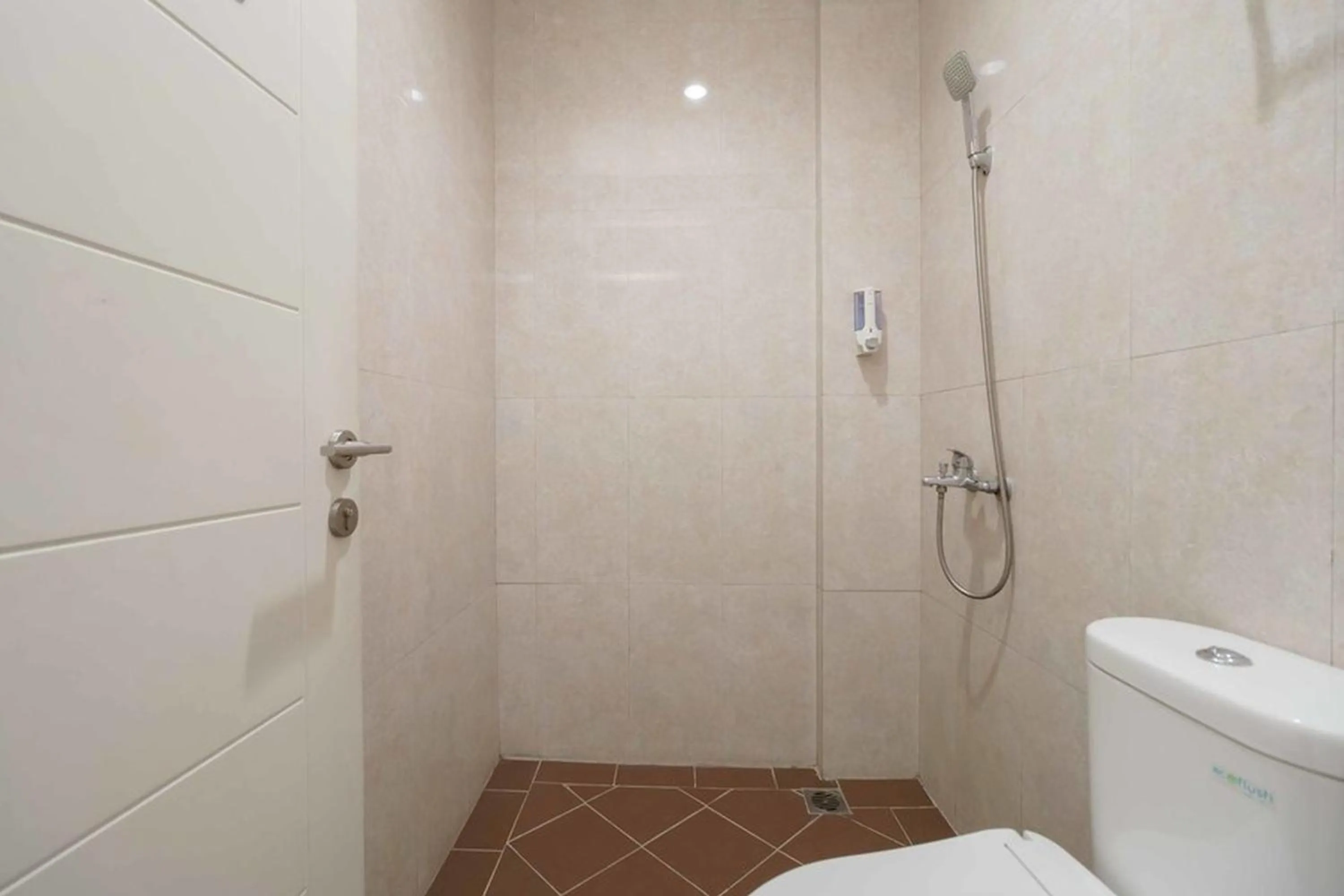 Bathroom in Wisma KPBD Residence Syariah Mitra RedDoorz