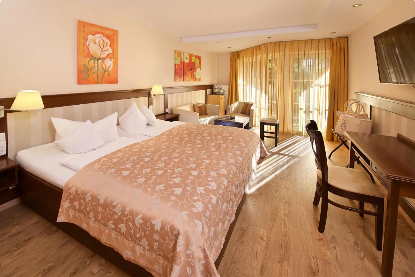 Photo of the whole room, Bed in Hotel Hirsch