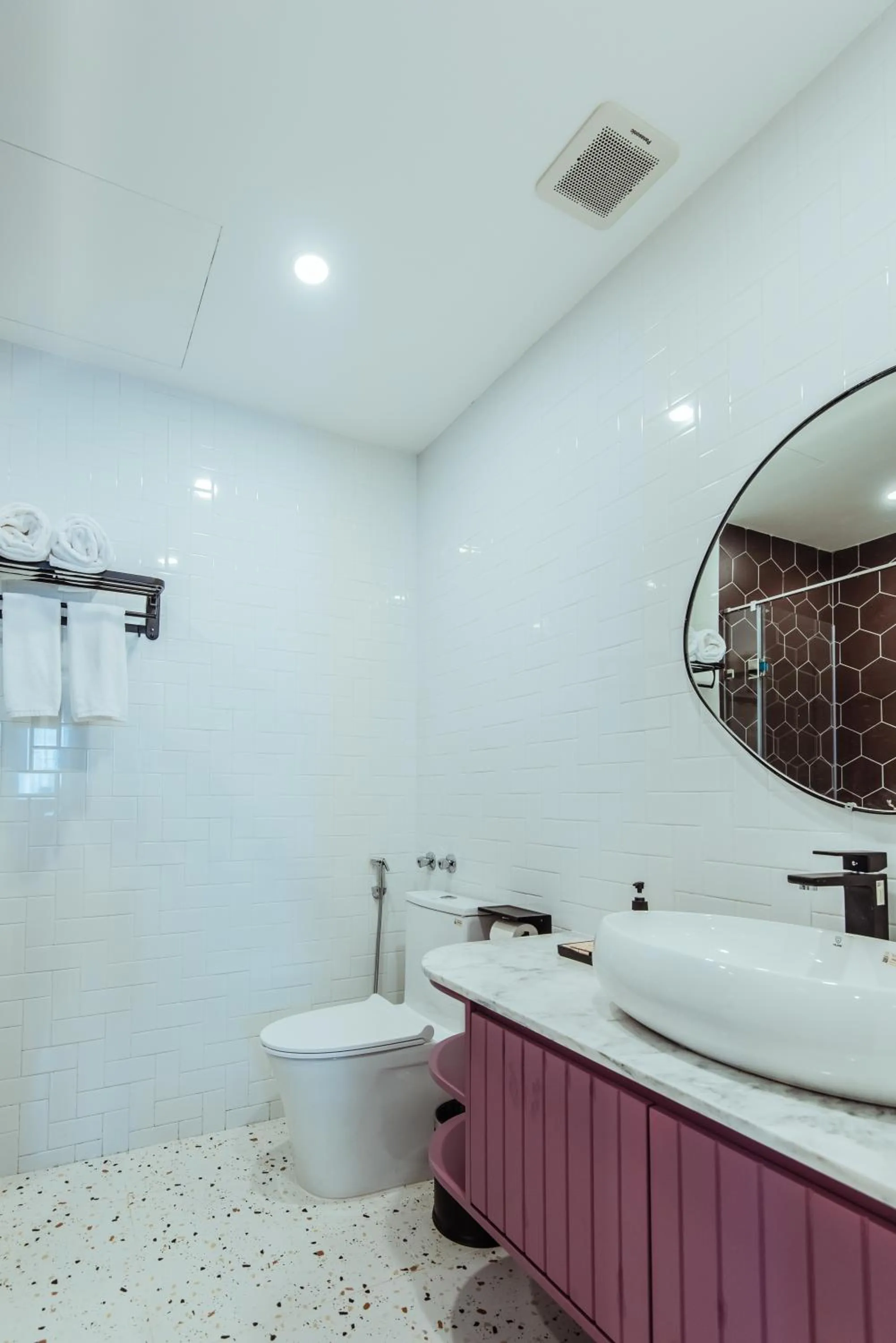 Shower in Palette Collect's Boutique Hotel Ha Long