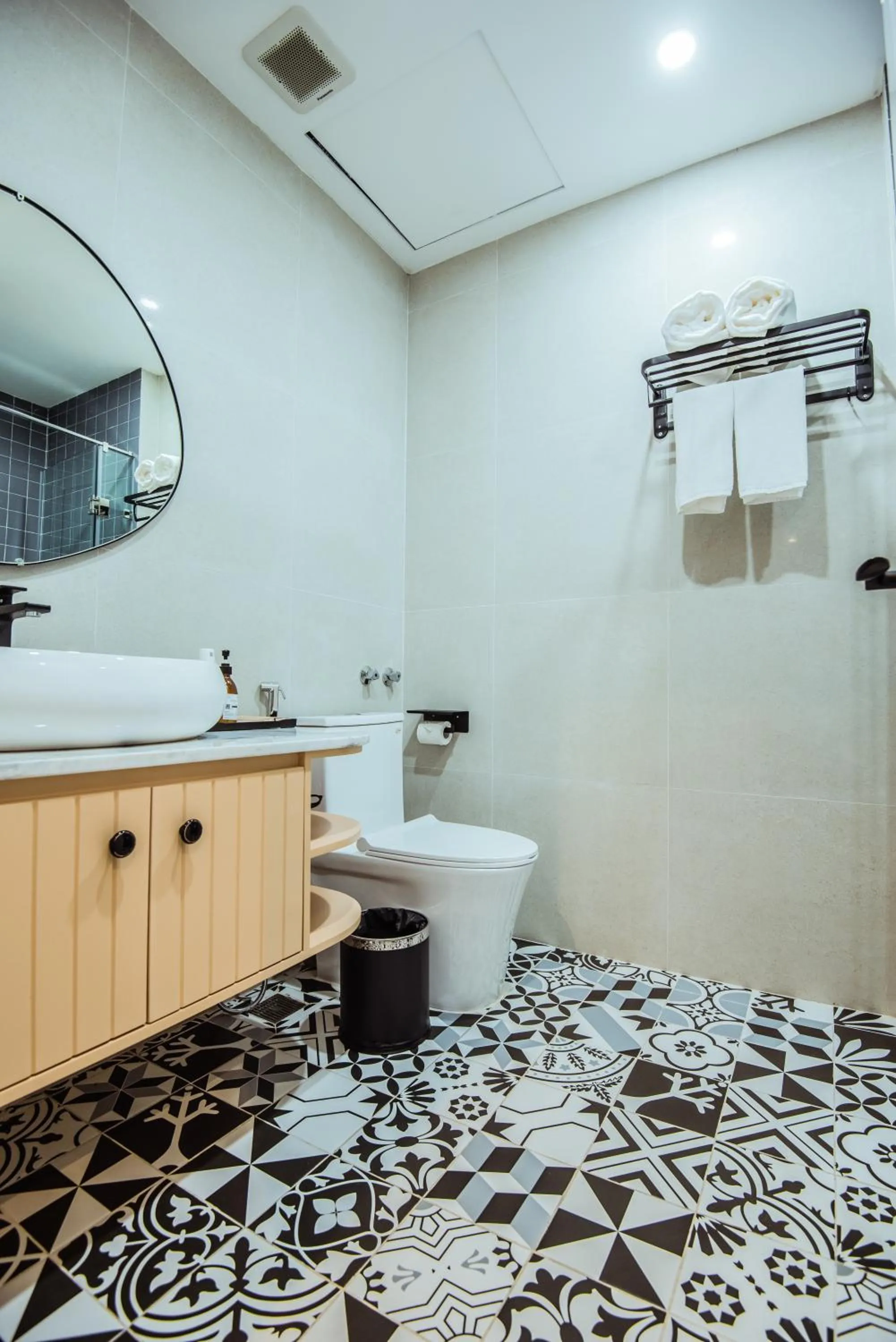 Shower in Palette Collect's Boutique Hotel Ha Long