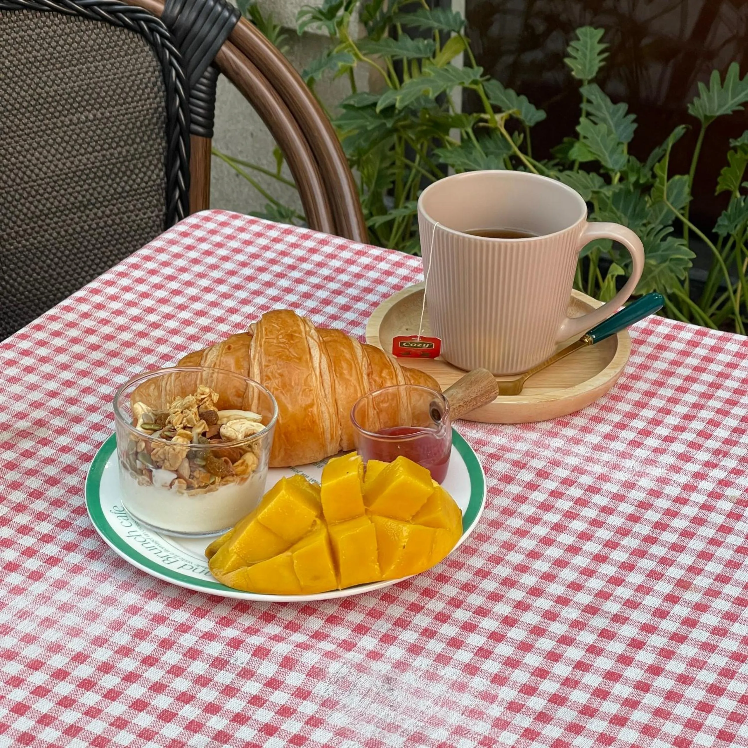 Continental breakfast in Palette Collect's Boutique Hotel Ha Long