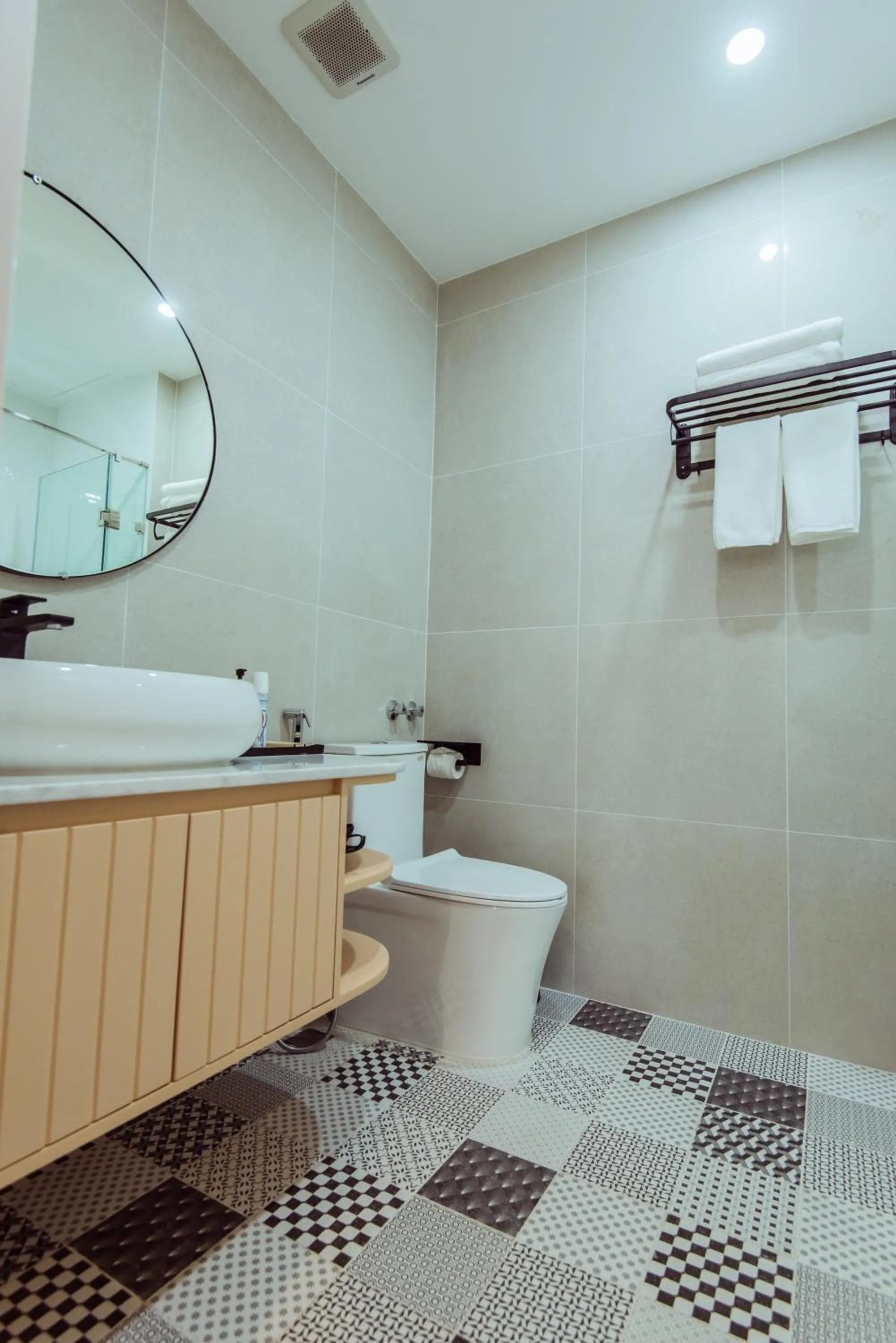 Toilet in Palette Collect's Boutique Hotel Ha Long