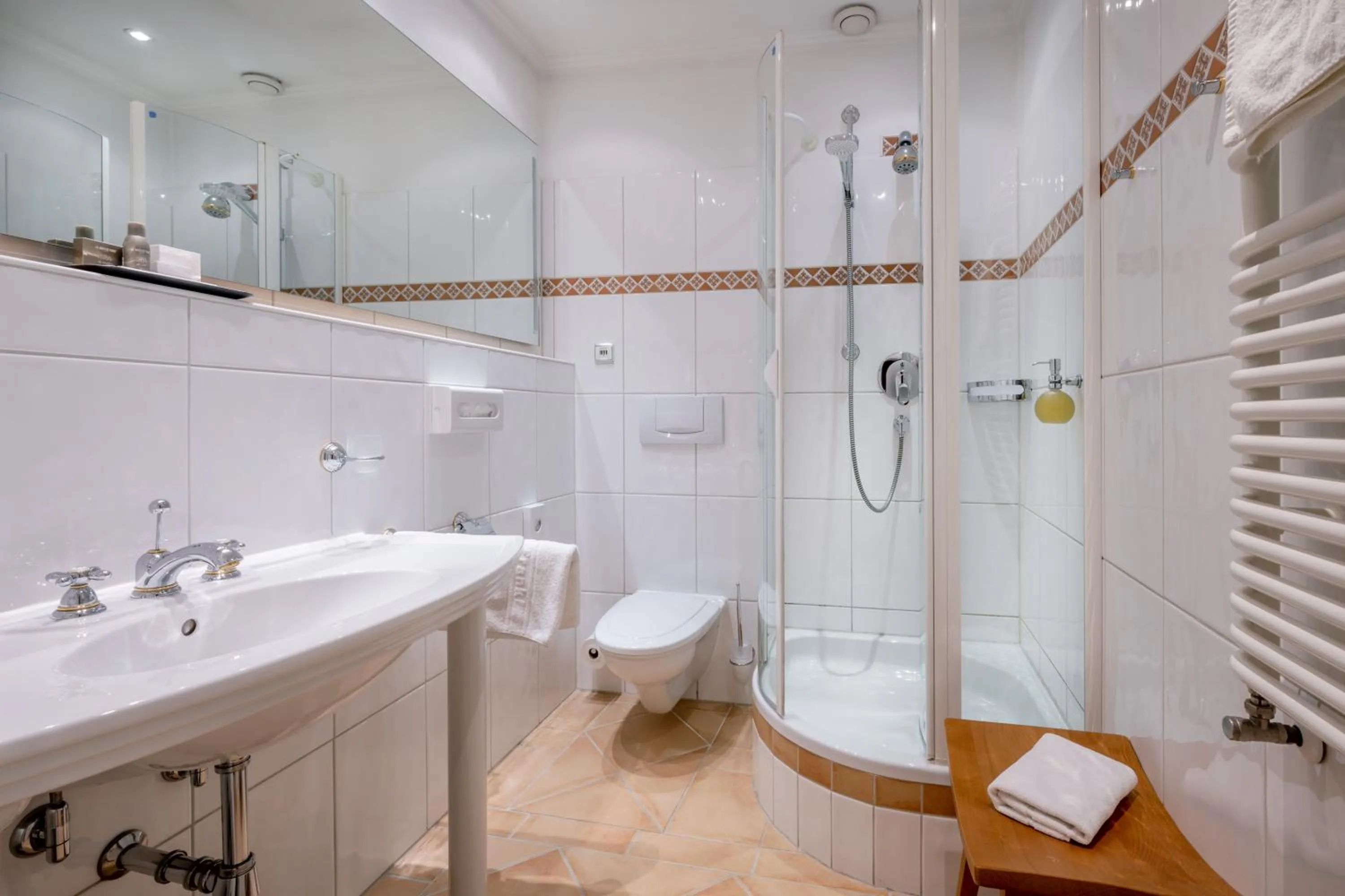 Shower in Hotel Franks