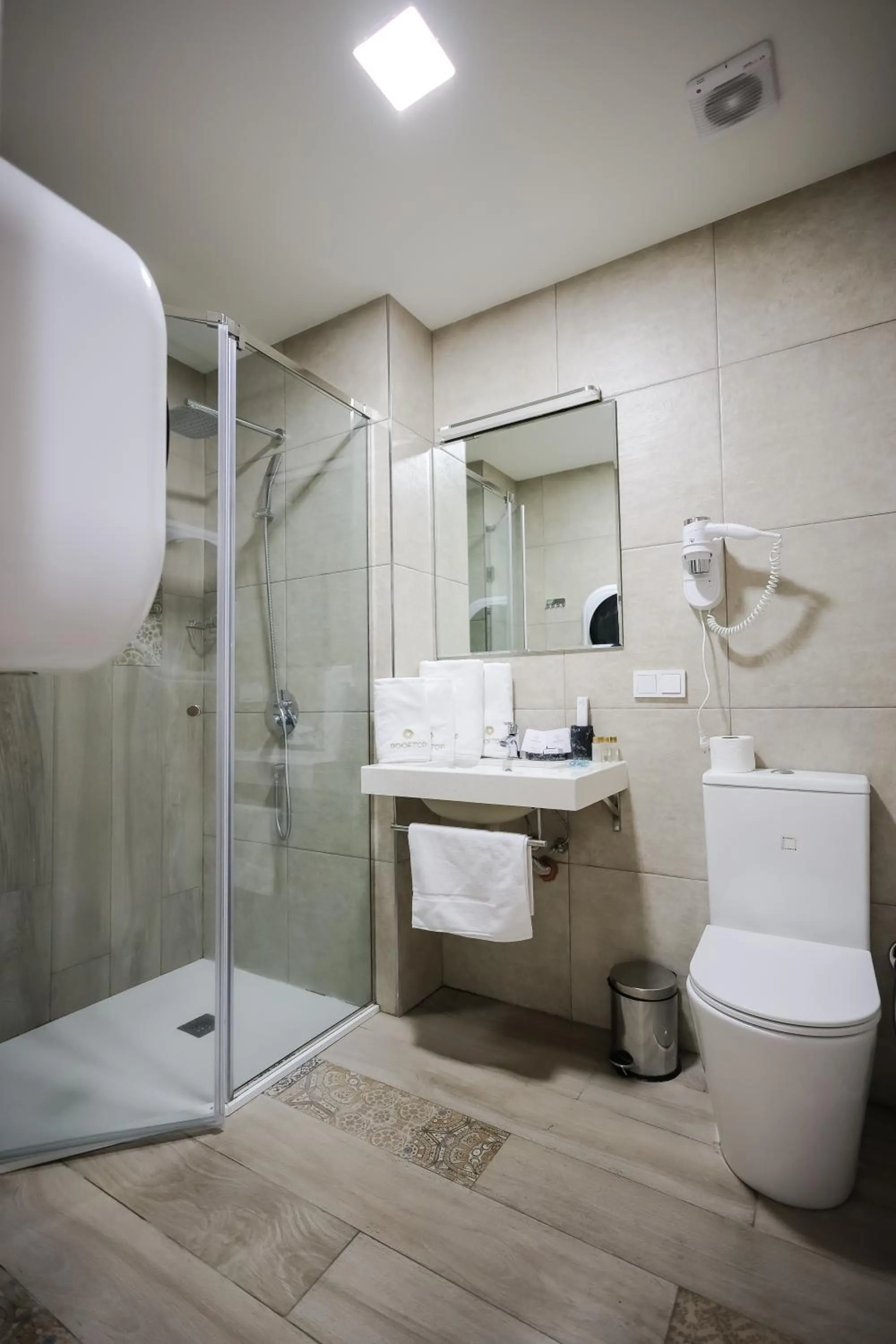 Shower in Rooftop Apart-Hotel