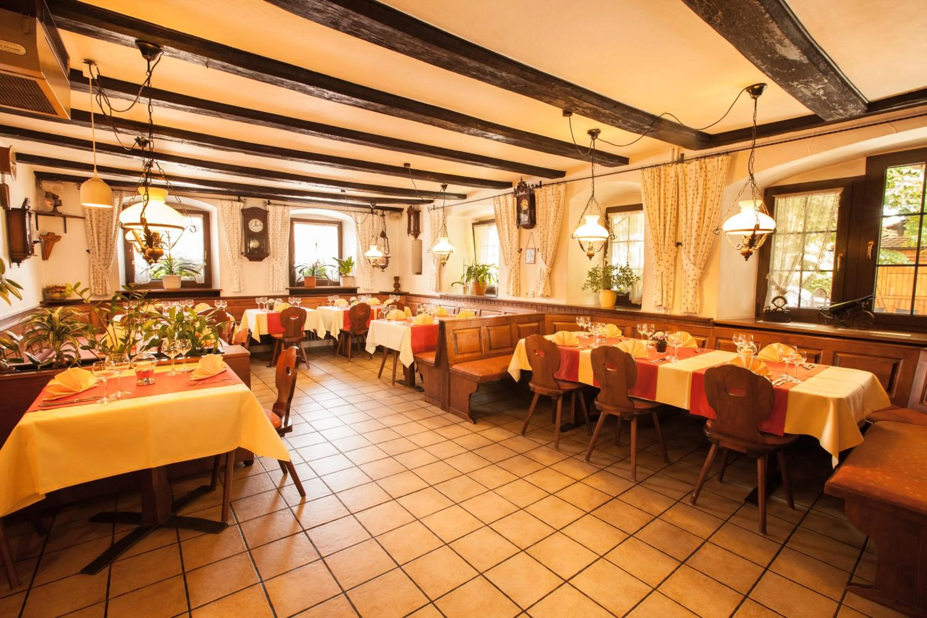 Restaurant/places to eat in Landgasthaus Hotel Maien