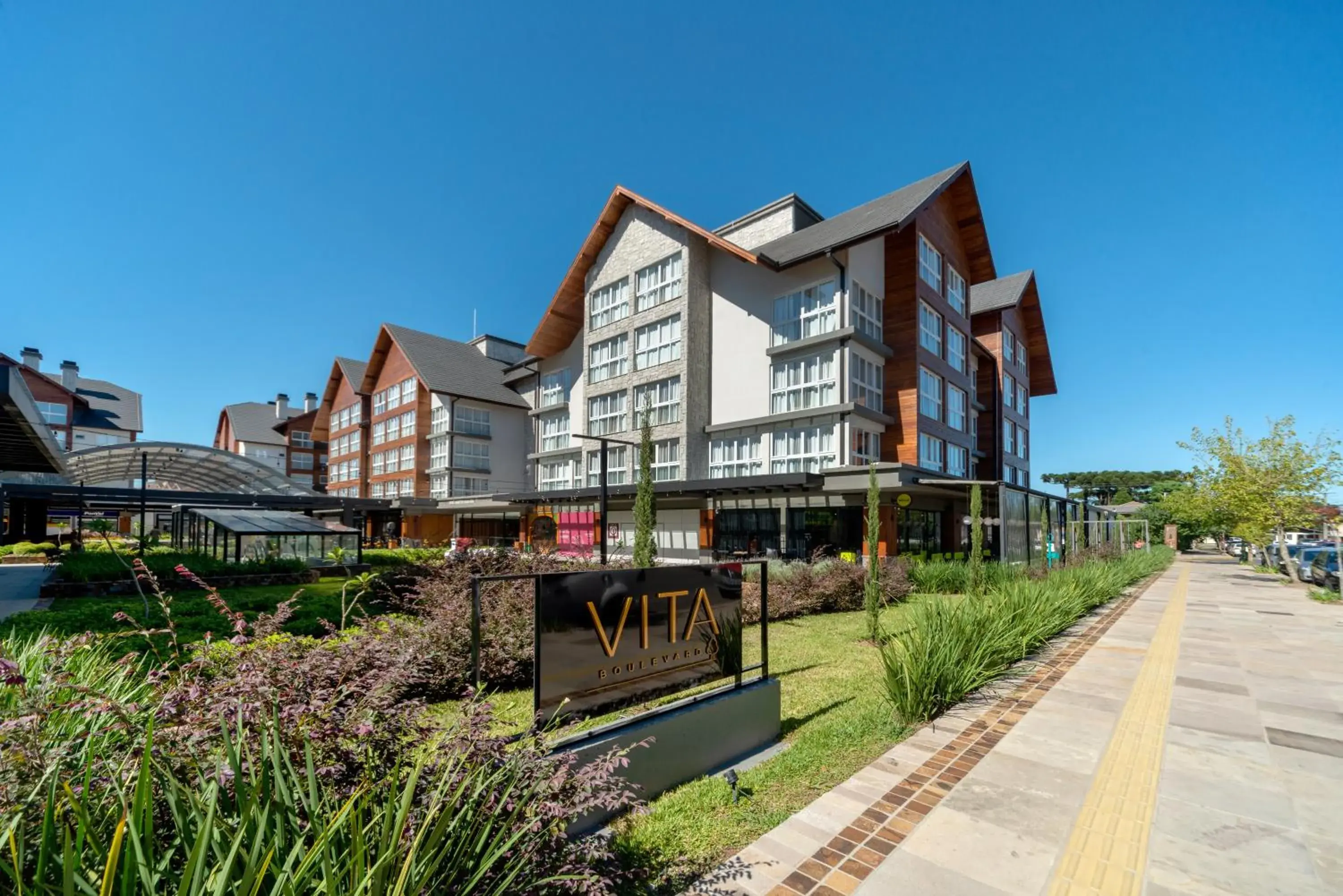 Property building in Laghetto Stilo Vita Property building in Laghetto Stilo Vita