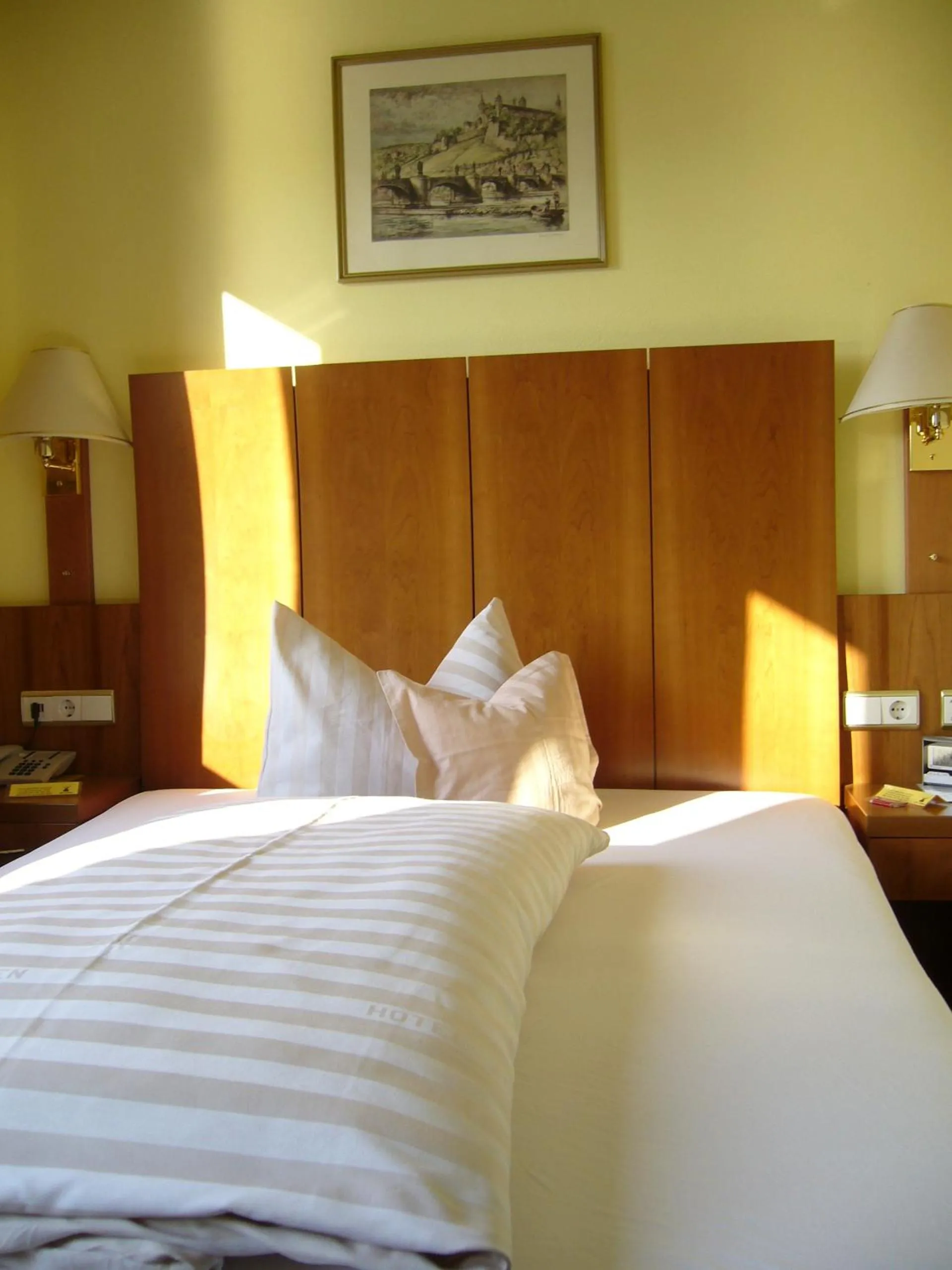 Bed in Hotel Alter Kranen