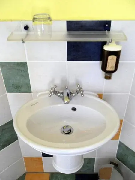 Single Room in Wein-Hotel Auberge Mistral Single Room in Wein-Hotel Auberge Mistral