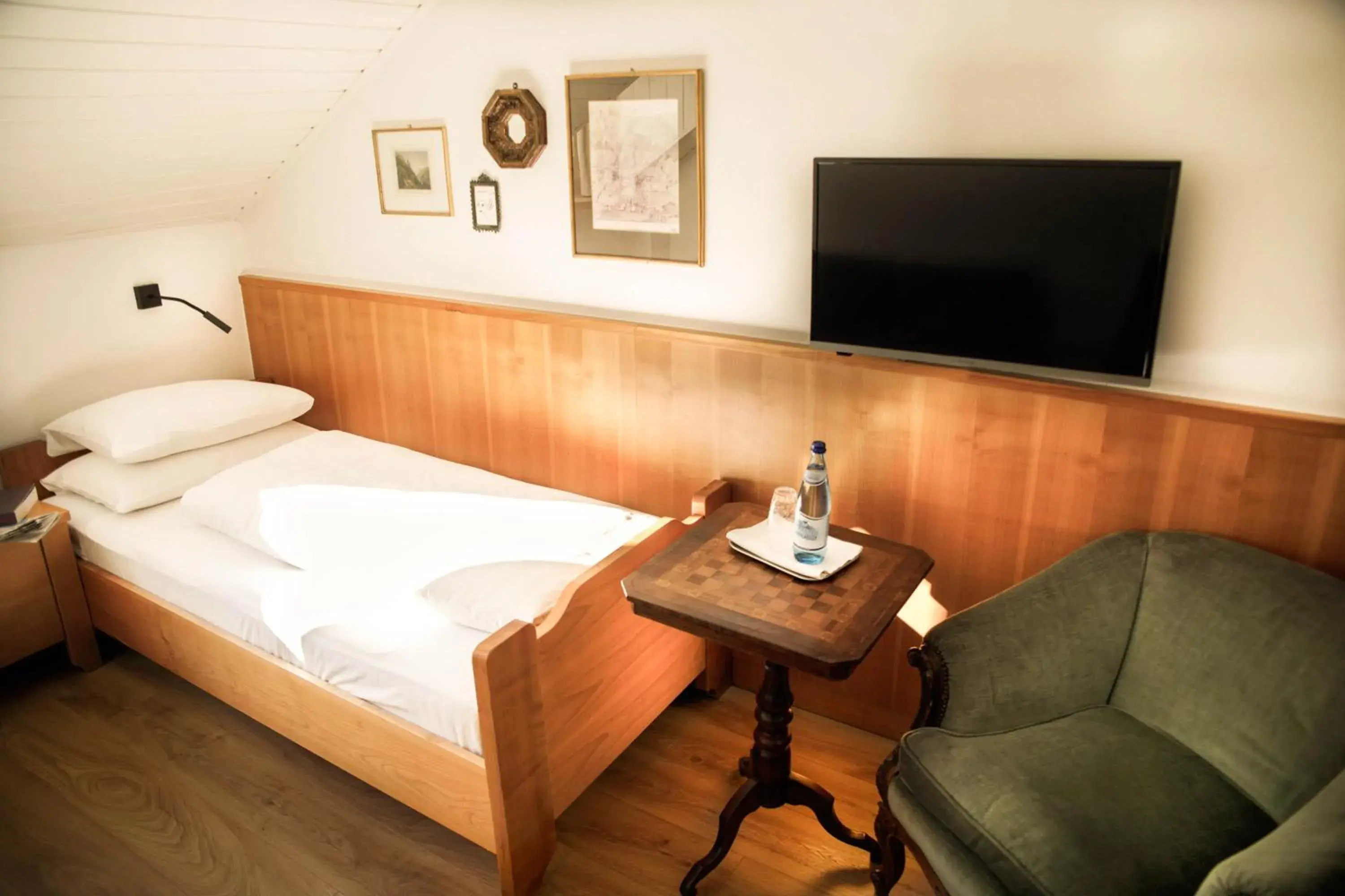 Twin Room - single occupancy in Weisses Rössl Twin Room - single occupancy in Weisses Rössl