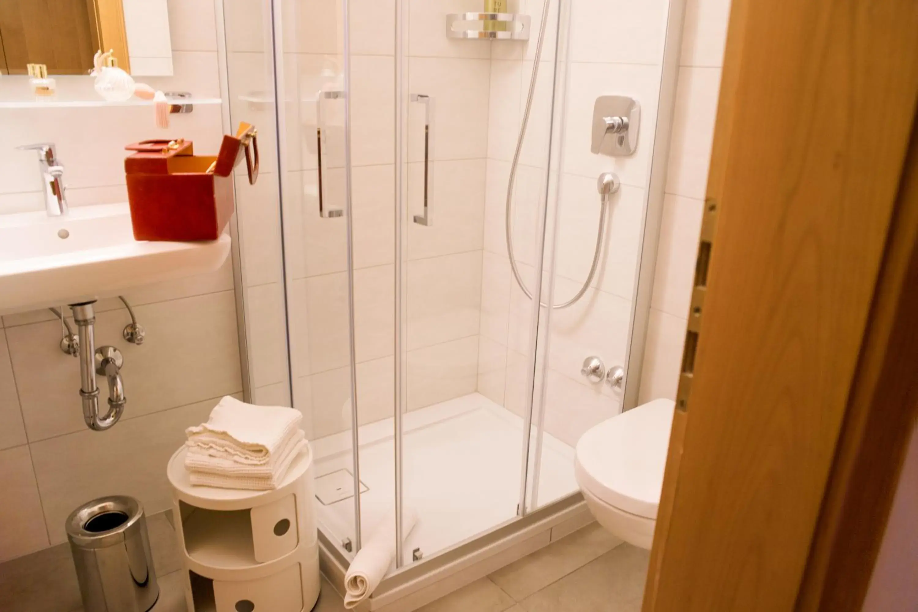 Twin Room - single occupancy in Weisses Rössl Twin Room - single occupancy in Weisses Rössl