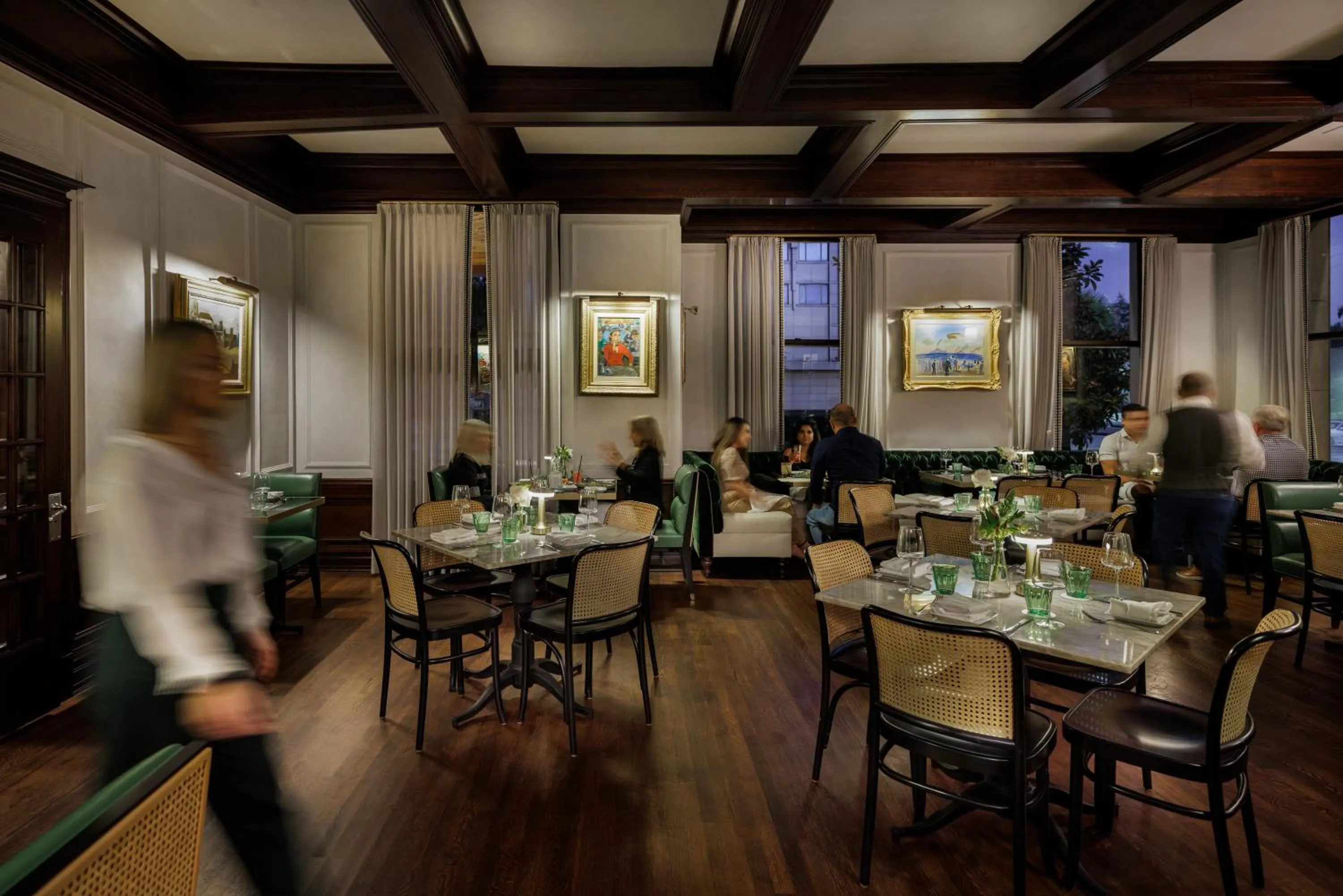 Restaurant/places to eat in La Colombe d'Or Hotel