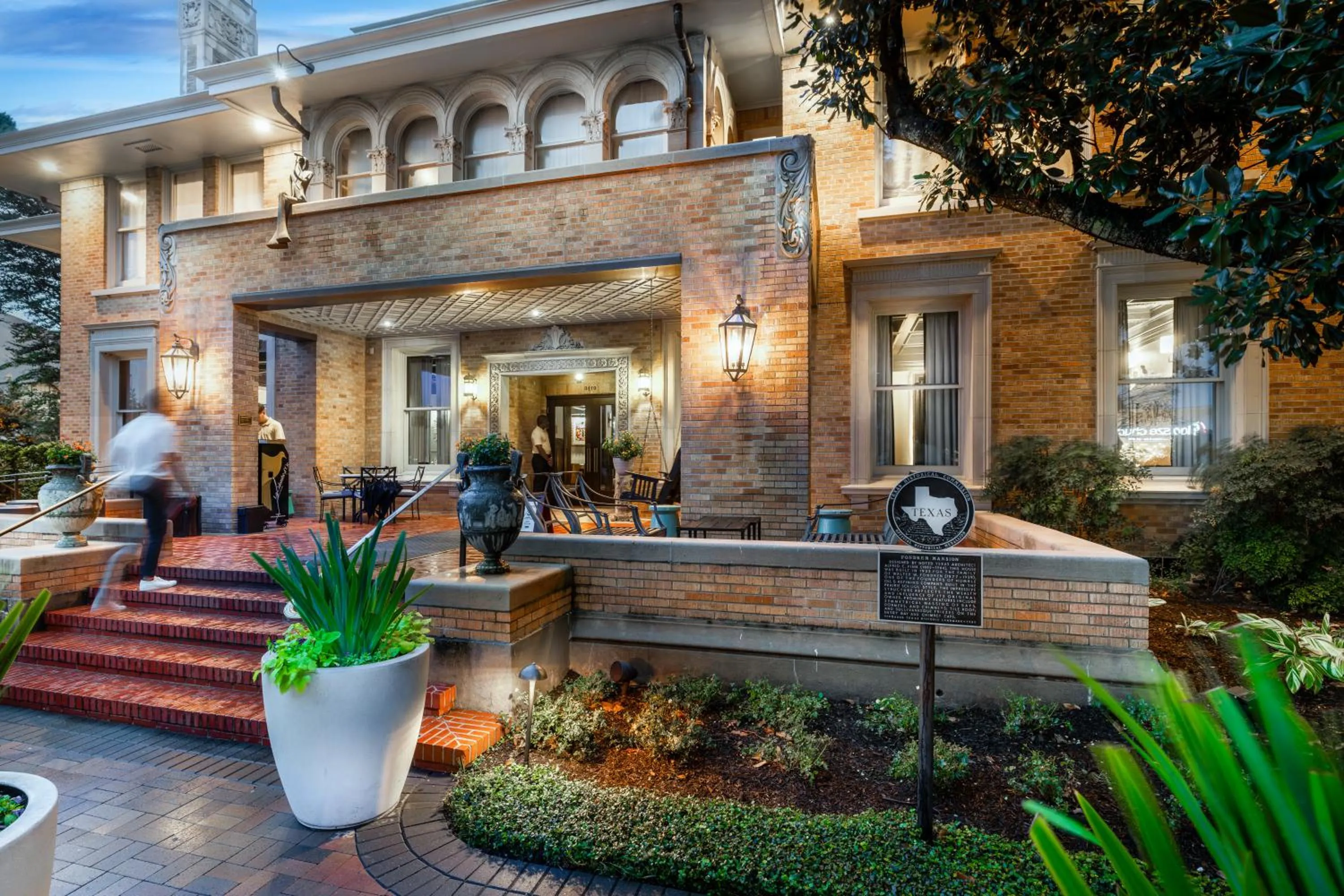 Facade/entrance in La Colombe d'Or Hotel