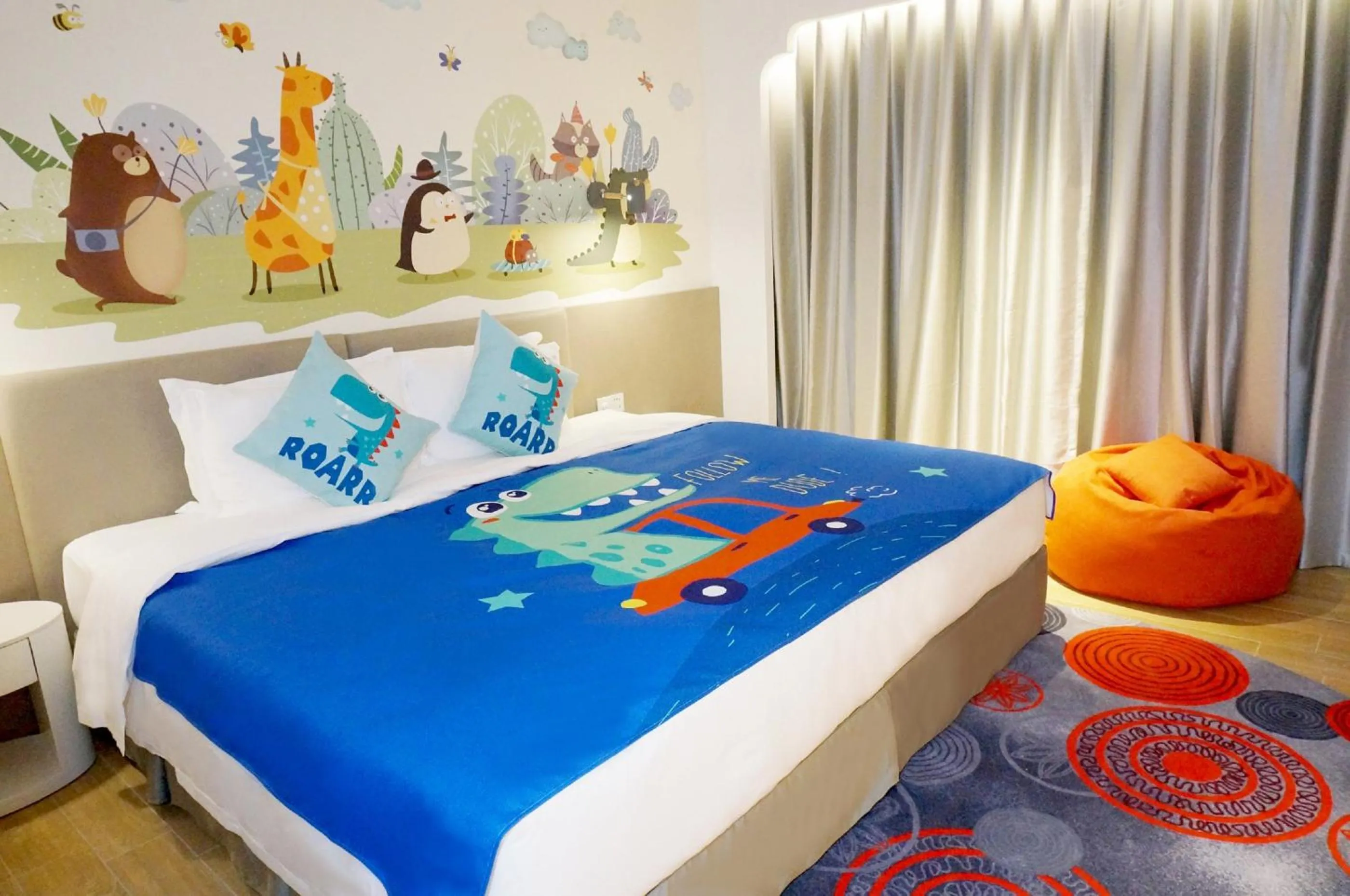 Photo of the whole room, Bed in voco Guangzhou Shifu by IHG
