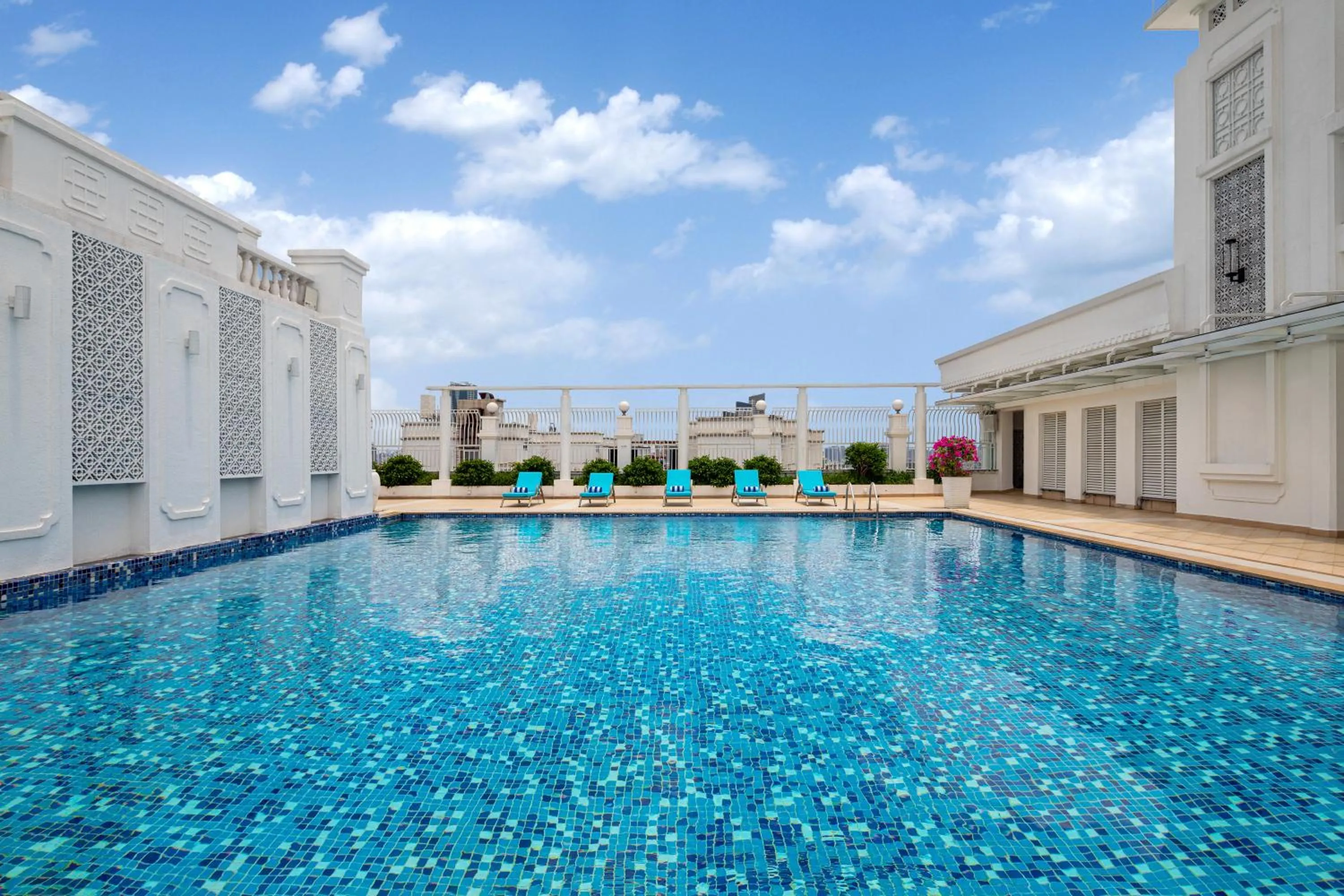 Swimming pool in voco Guangzhou Shifu by IHG