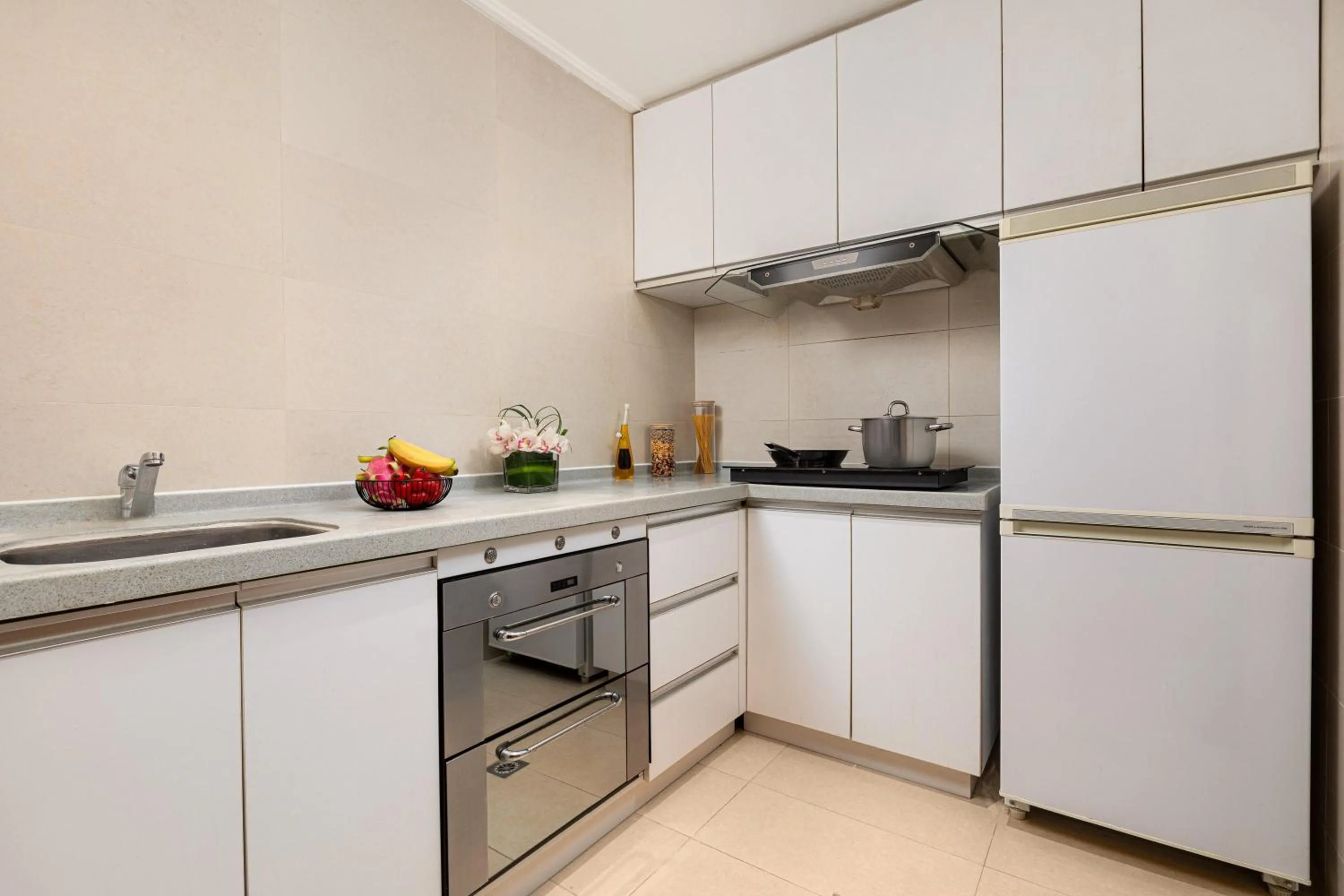 Photo of the whole room in voco Guangzhou Shifu by IHG