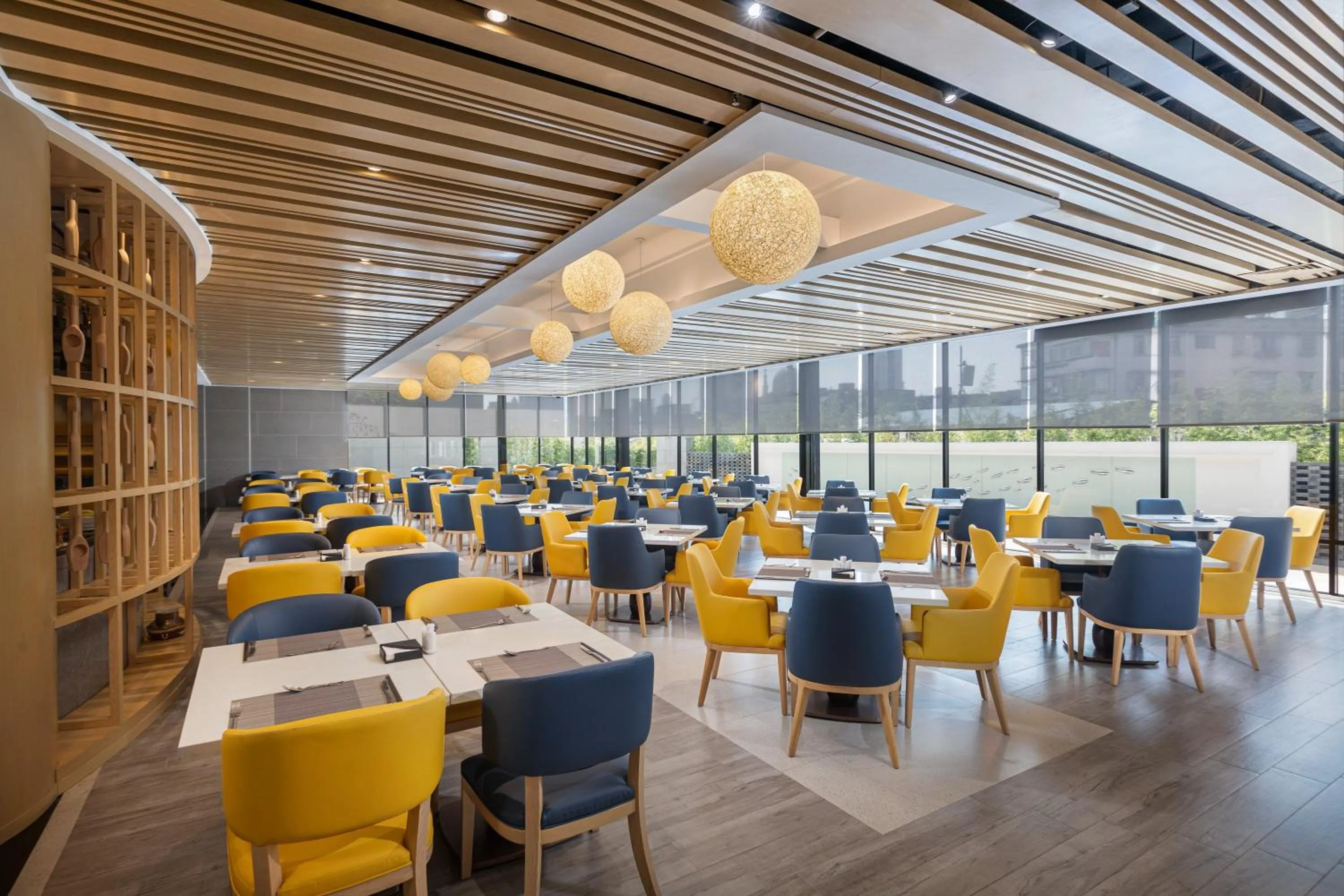 Restaurant/places to eat in voco Guangzhou Shifu by IHG