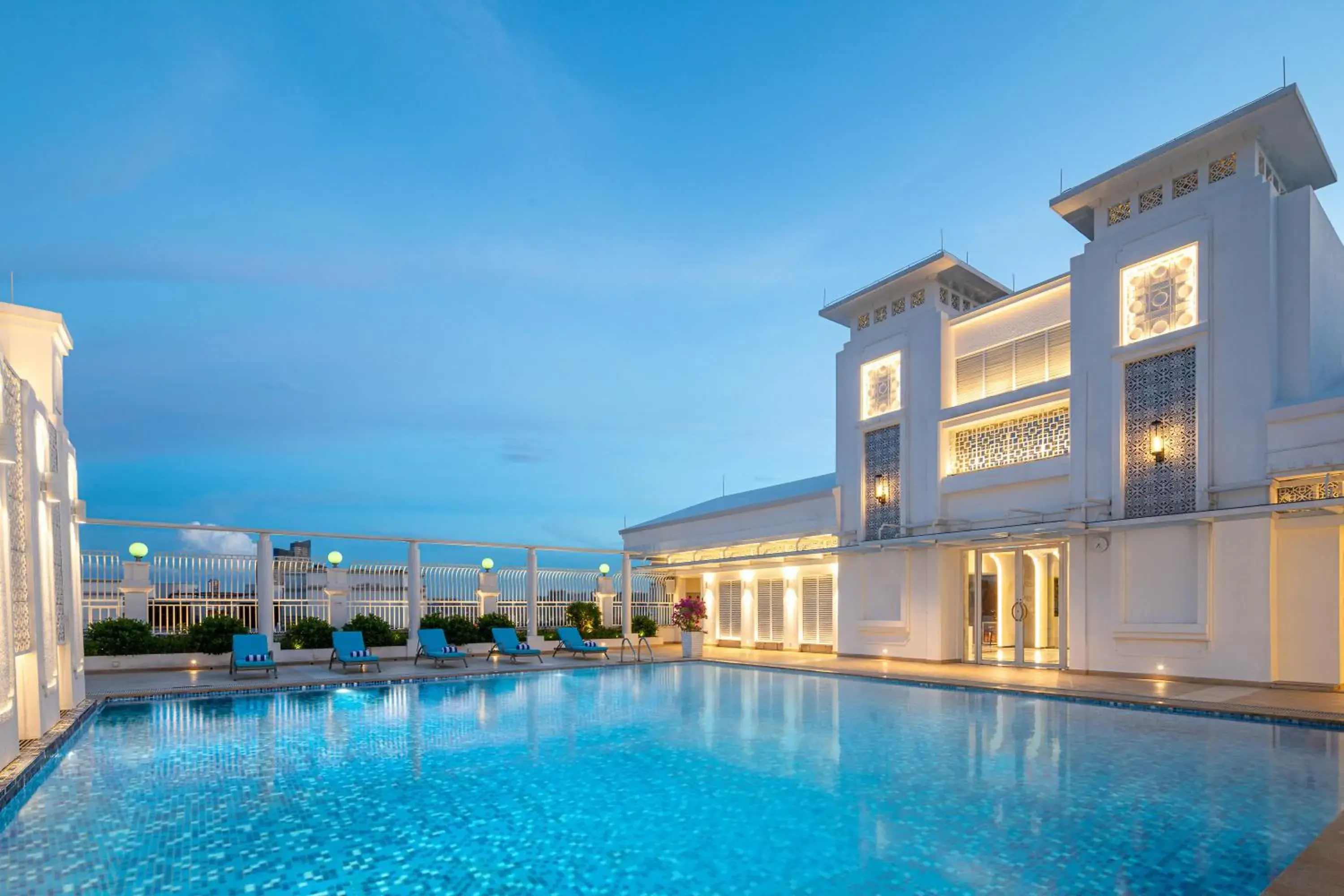 Swimming pool in voco Guangzhou Shifu by IHG - Free Shuttle Bus & Buyer Registration Counter During Canton Fair Swimming pool in voco Guangzhou Shifu by IHG - Free Shuttle Bus & Buyer Registration Counter During Canton Fair