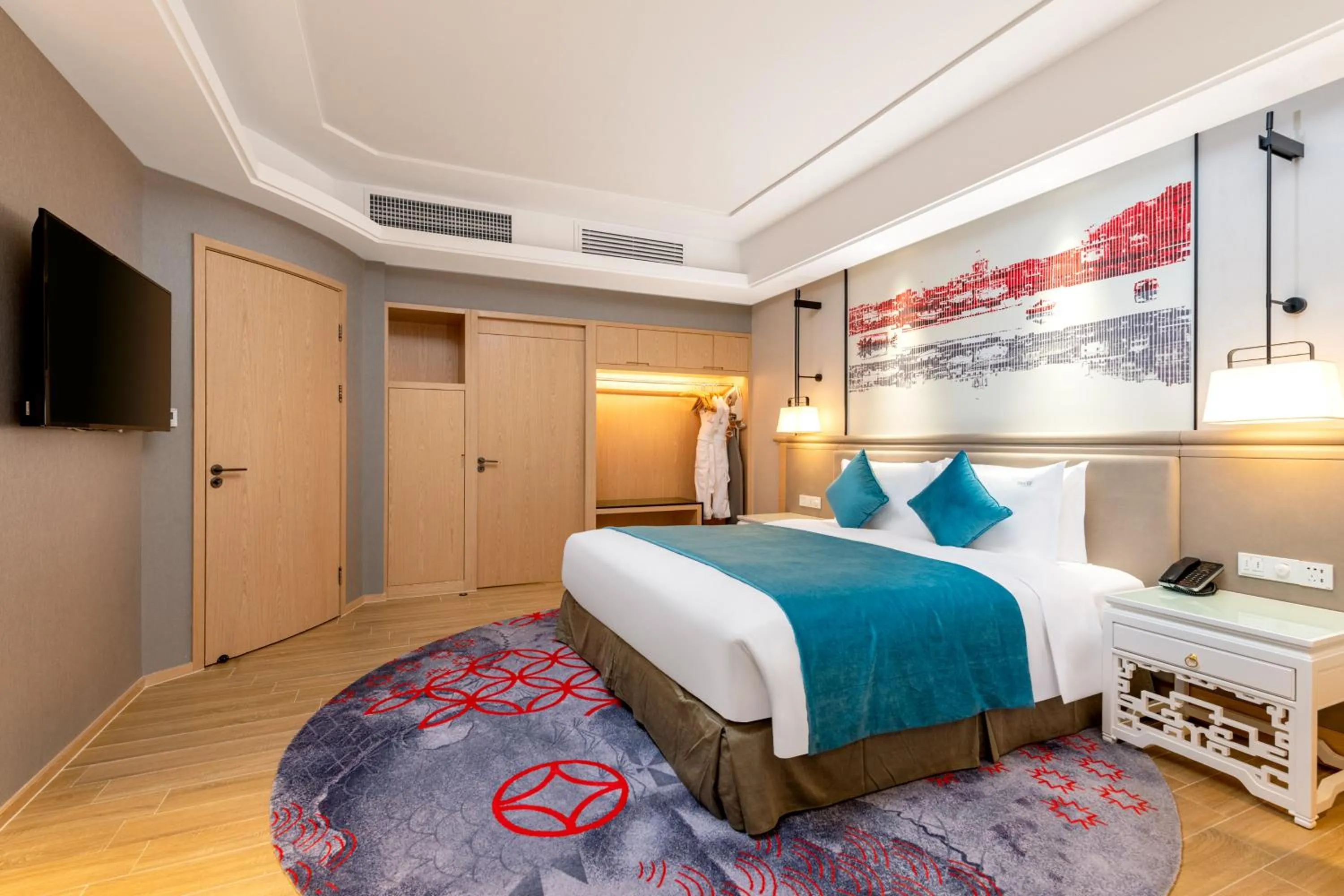 Photo of the whole room, Bed in voco Guangzhou Shifu by IHG