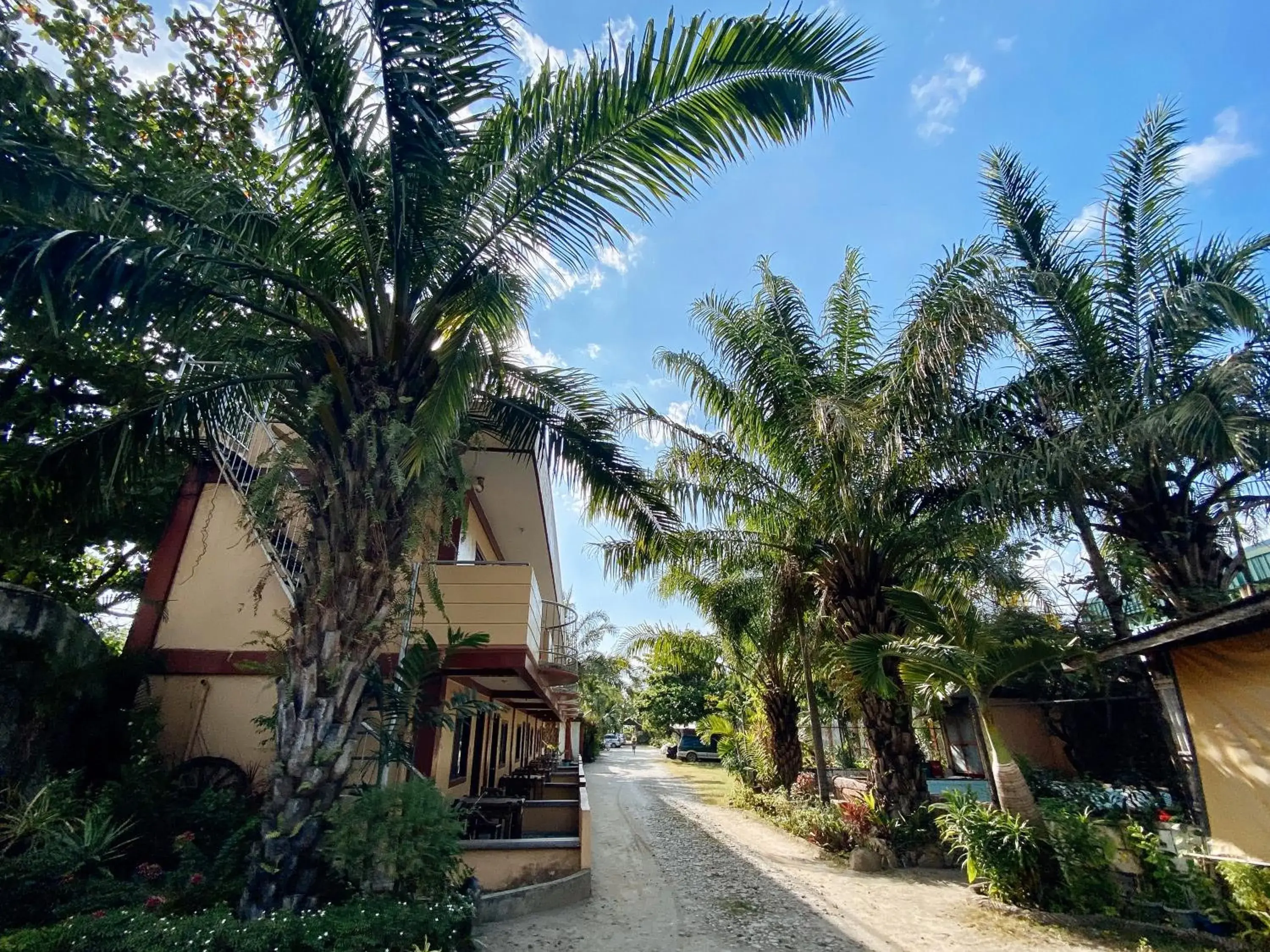 Facade/entrance in RedDoorz Hostel at Megans Paradisio Beach Resort Facade/entrance in RedDoorz Hostel at Megans Paradisio Beach Resort