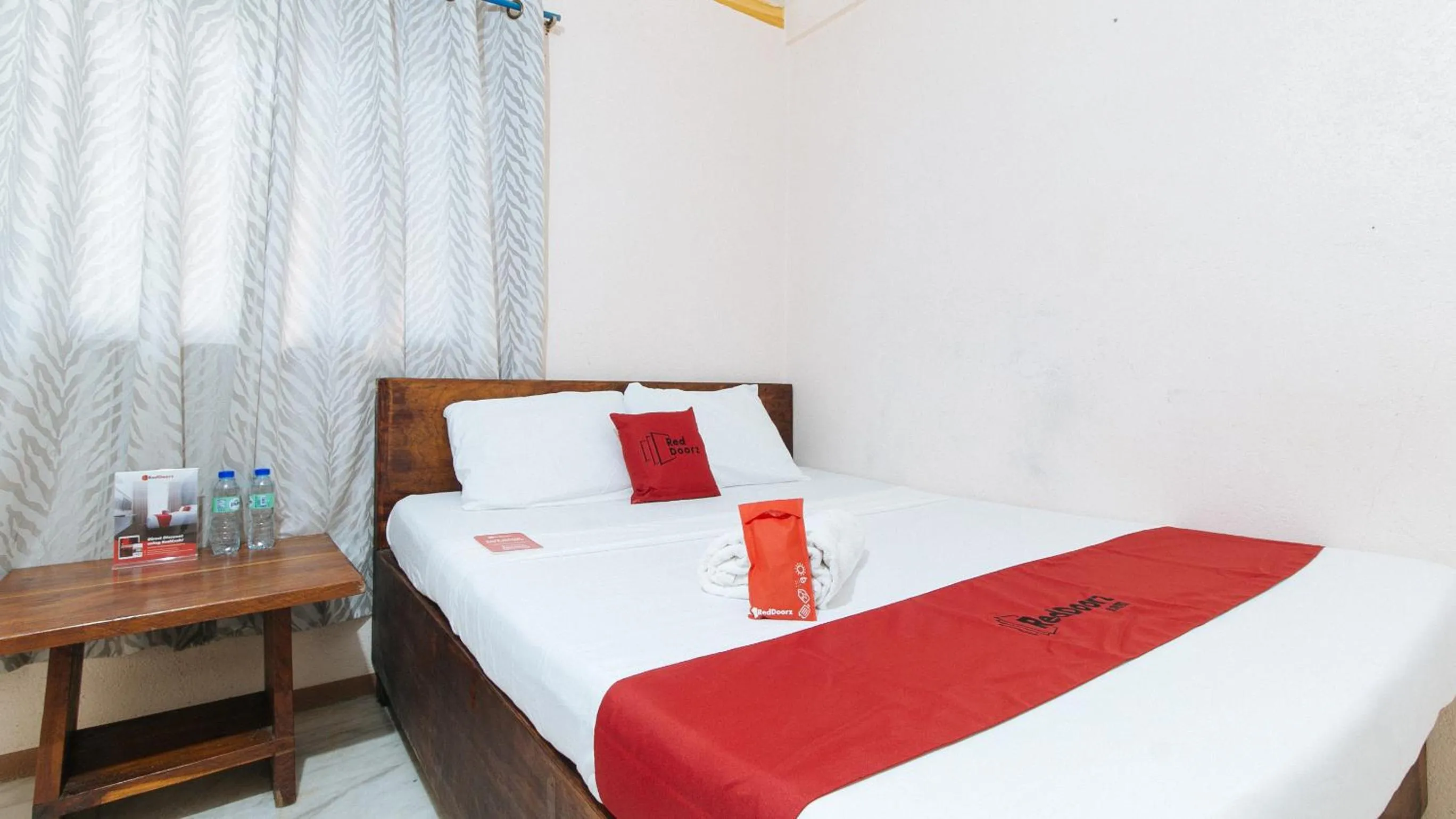 RedDoorz Hostel at Megans Paradisio Beach Resort