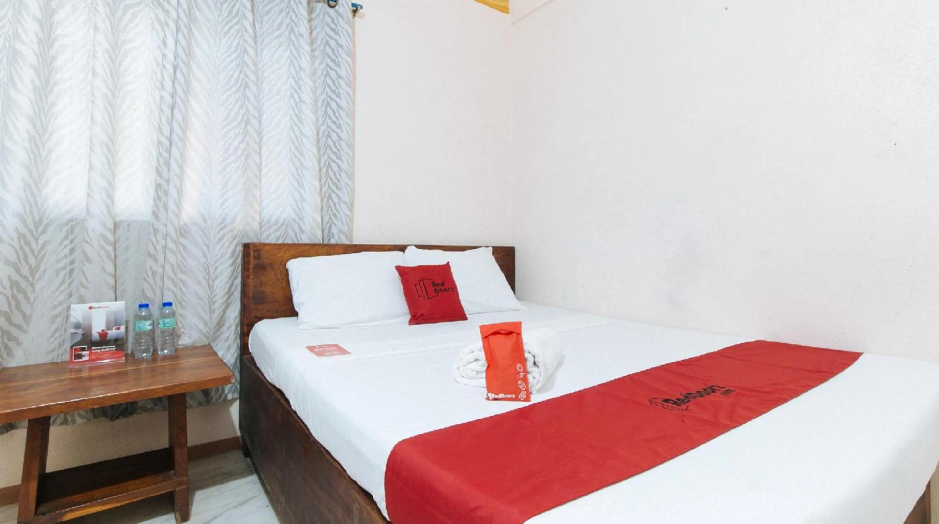 Bedroom, Bed in RedDoorz Hostel at Megans Paradisio Beach Resort