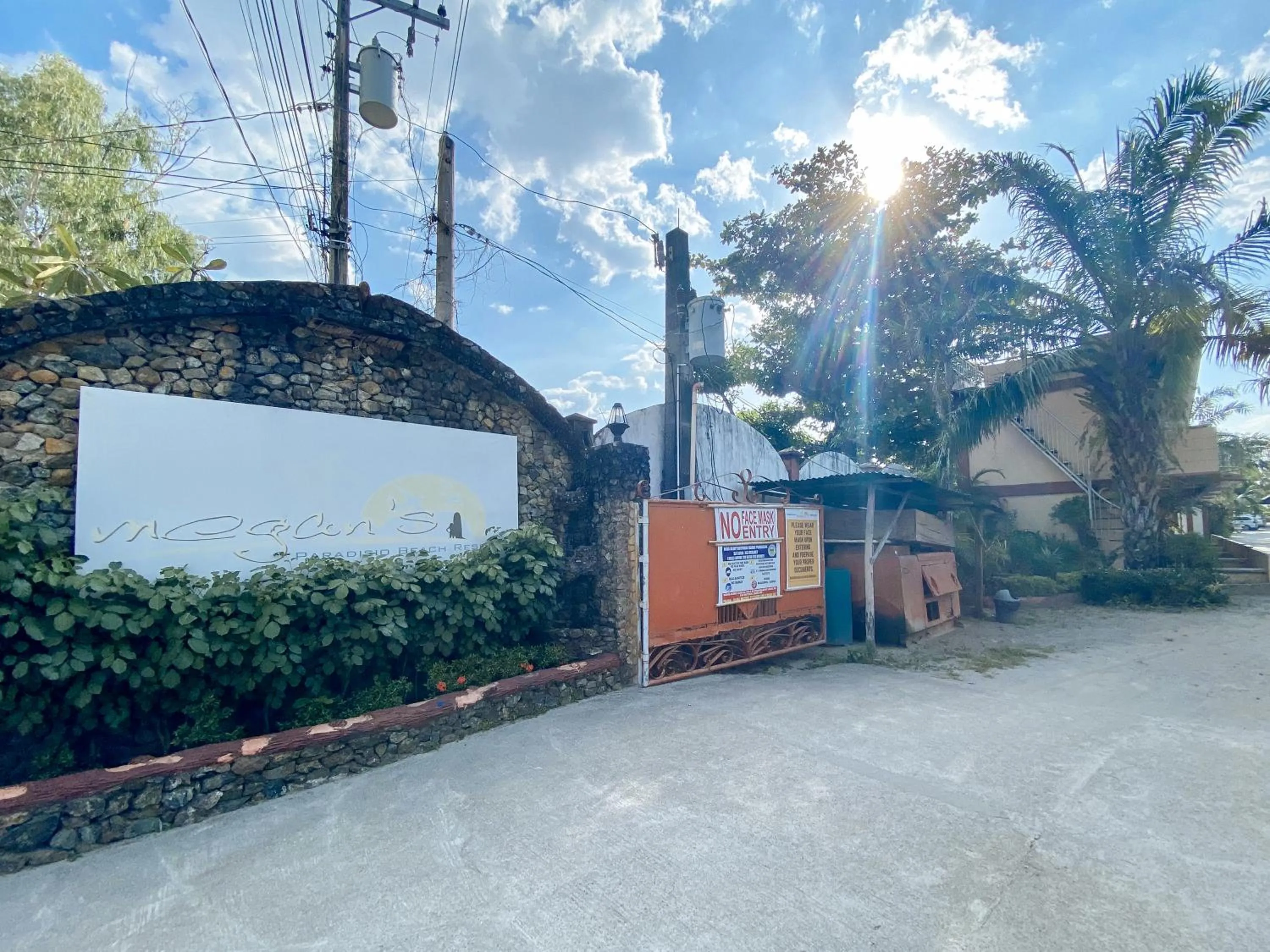 Facade/entrance in RedDoorz Hostel at Megans Paradisio Beach Resort