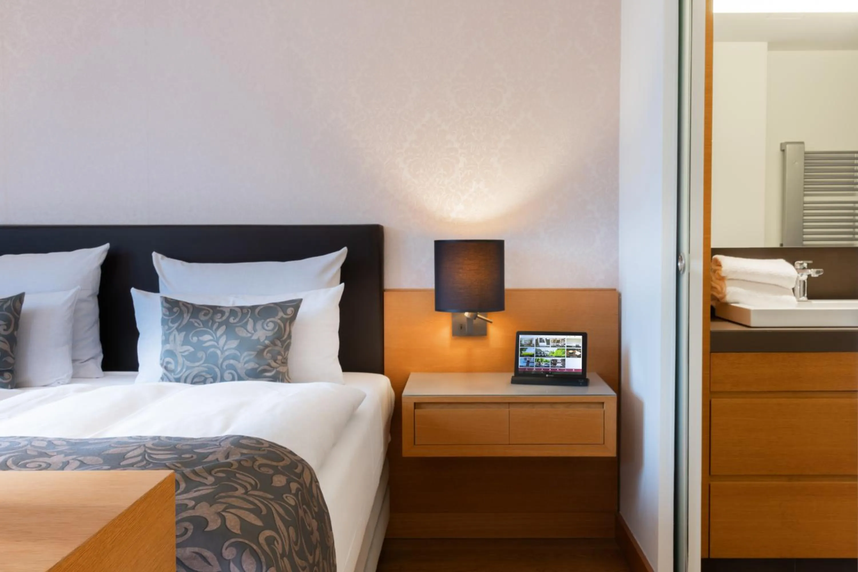 Bedroom, Bed in Schlossgut Gross Schwansee