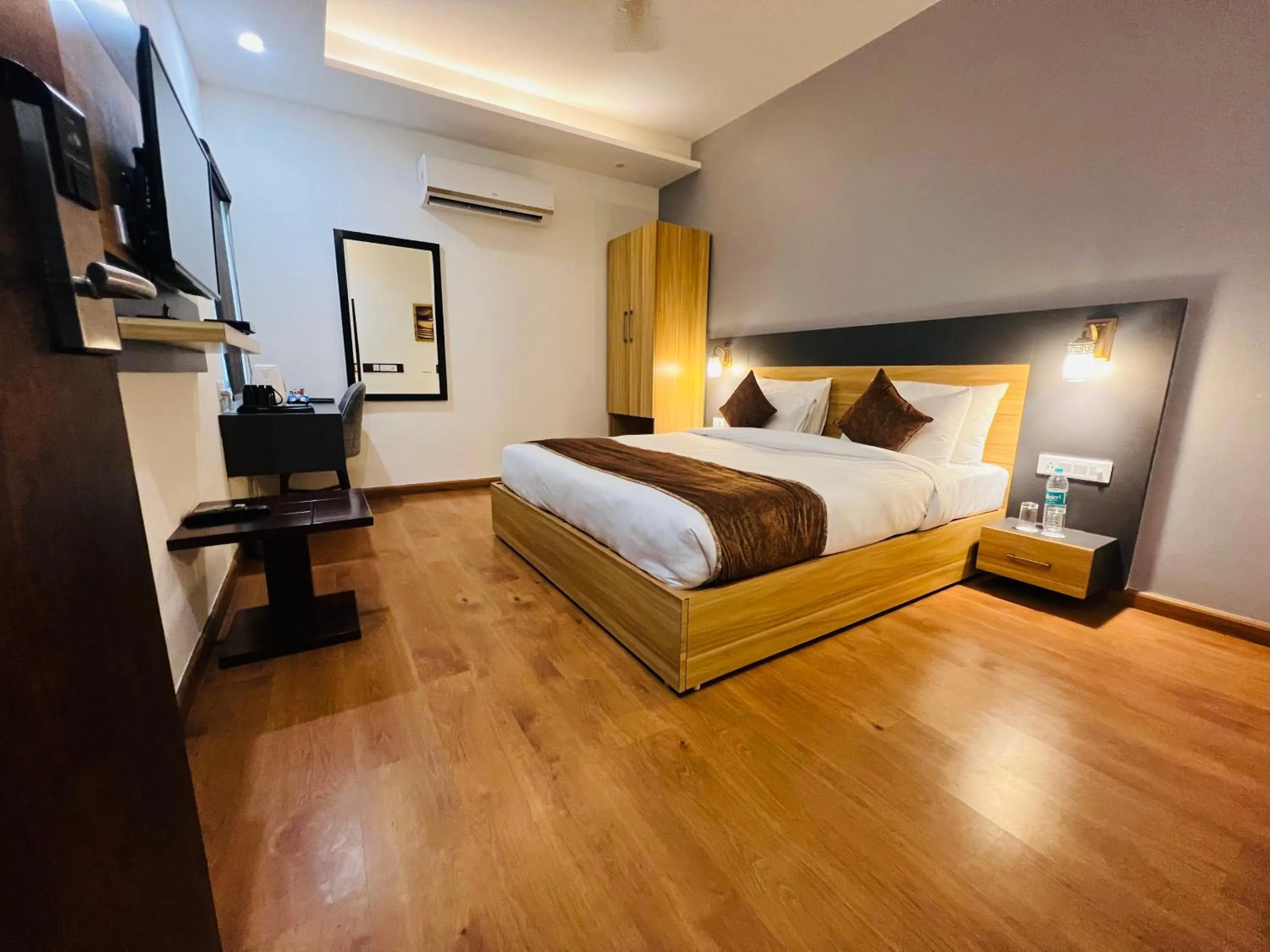 Bedroom, Bed in Paras inn