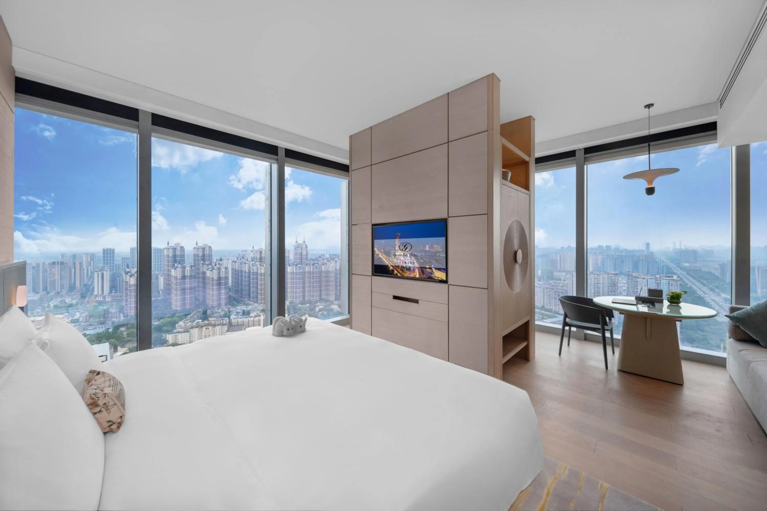 Photo of the whole room, Bed in Grand Bay Hotel Chengdu