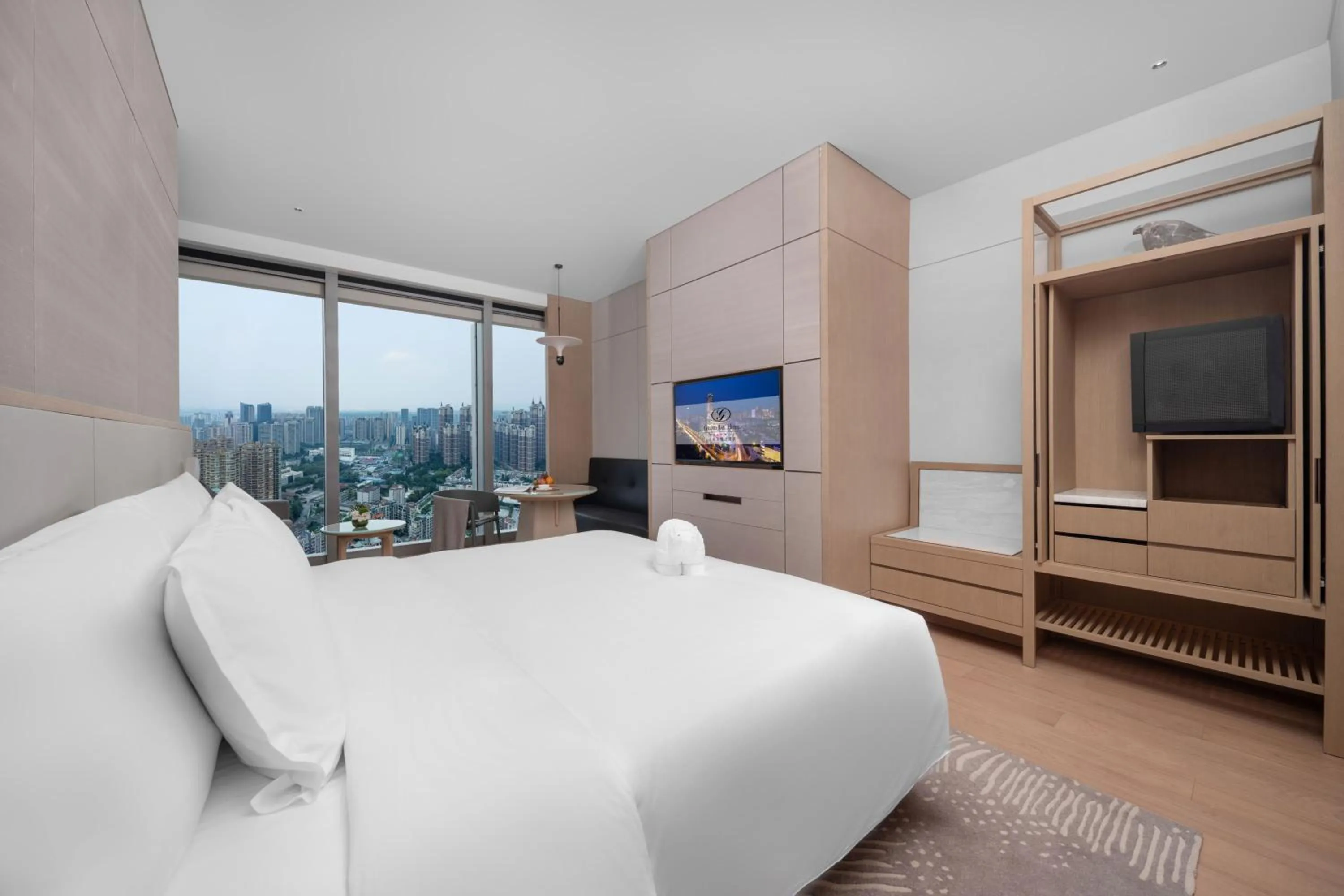 Bed in Grand Bay Hotel Chengdu