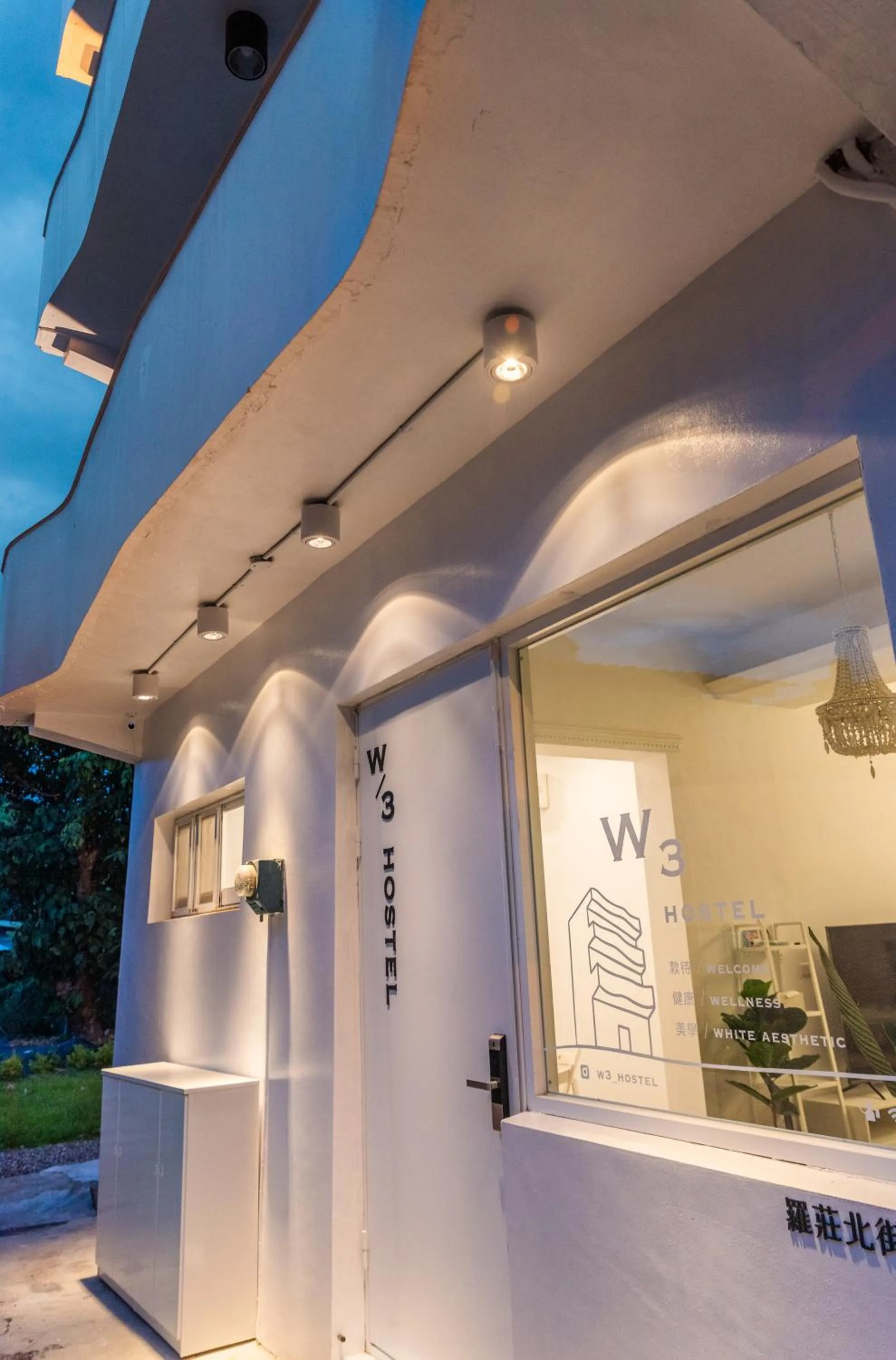 Facade/entrance in W3 HOSTEL