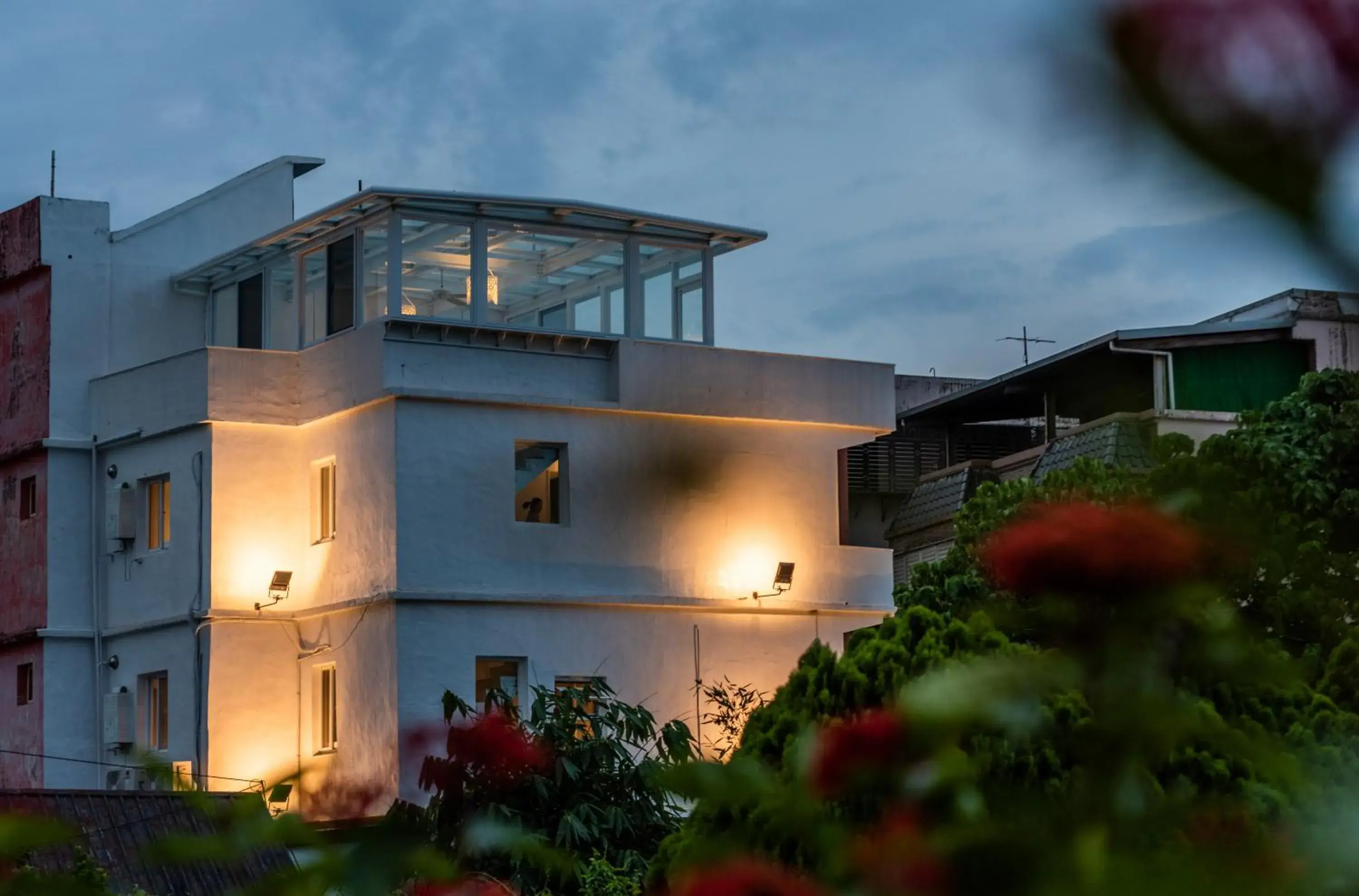 Property building in W3 HOSTEL Property building in W3 HOSTEL