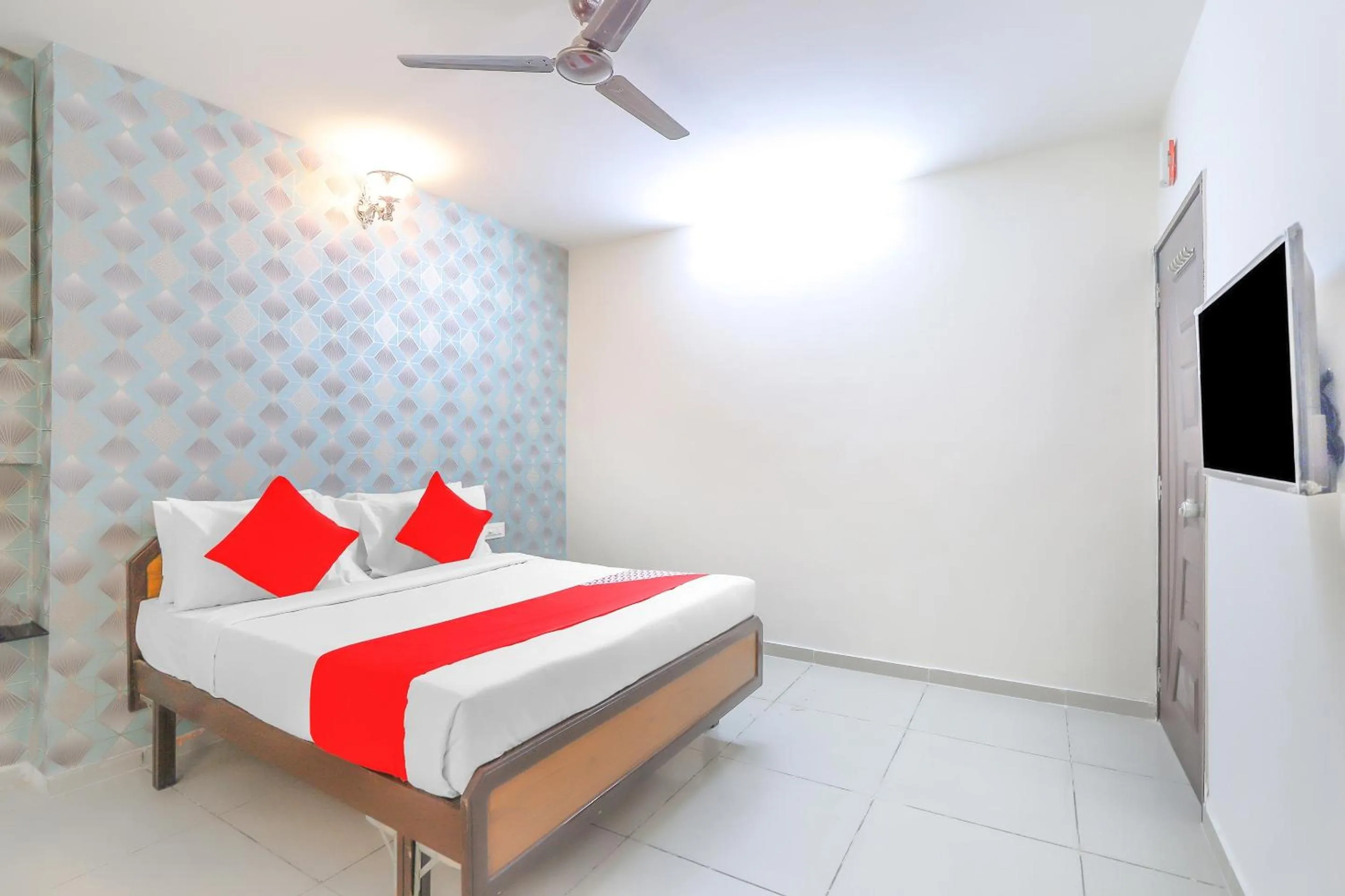 Bedroom, Bed in Super Hotel O Shiva