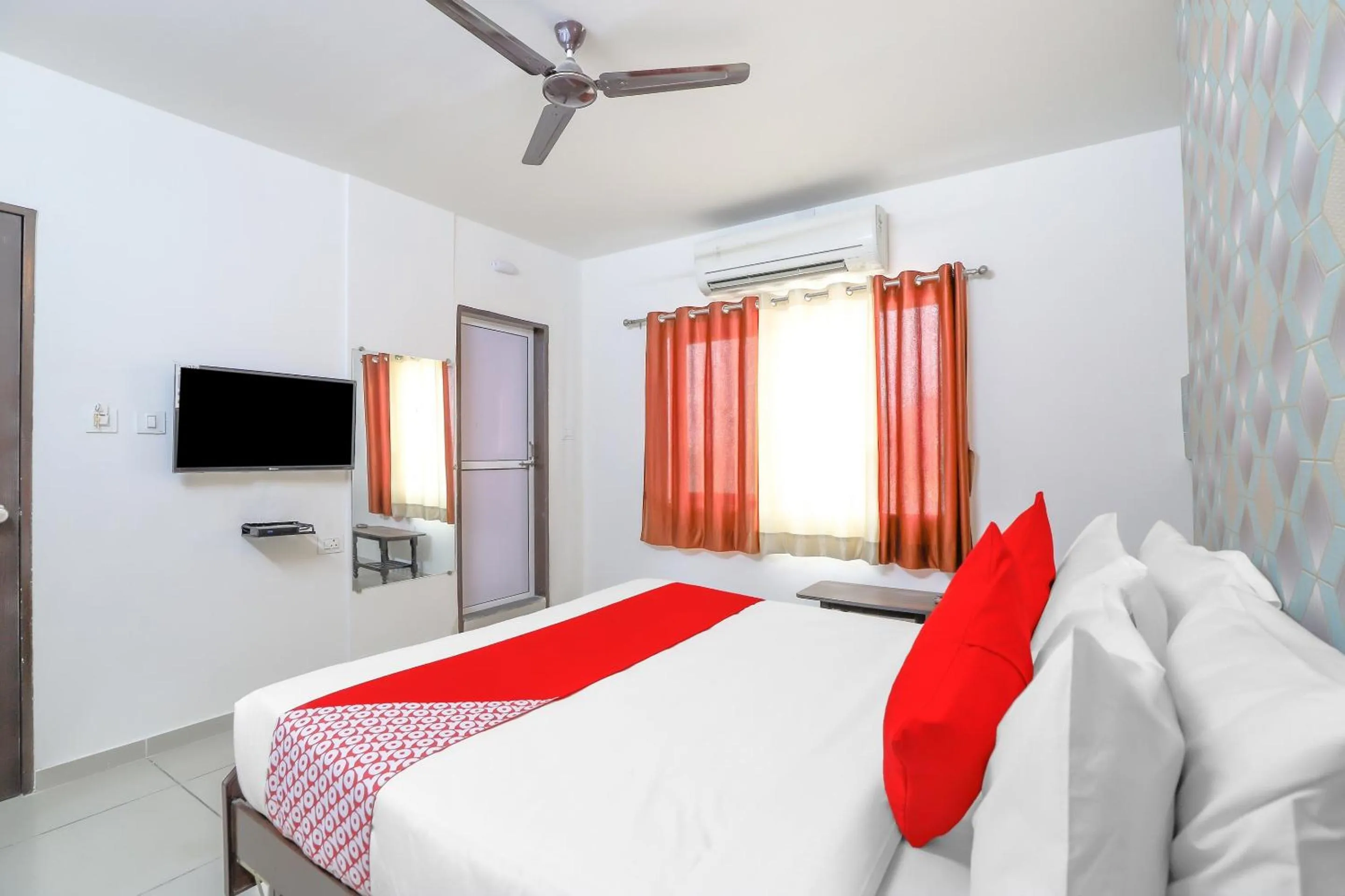 Bedroom, Bed in Super Hotel O Shiva