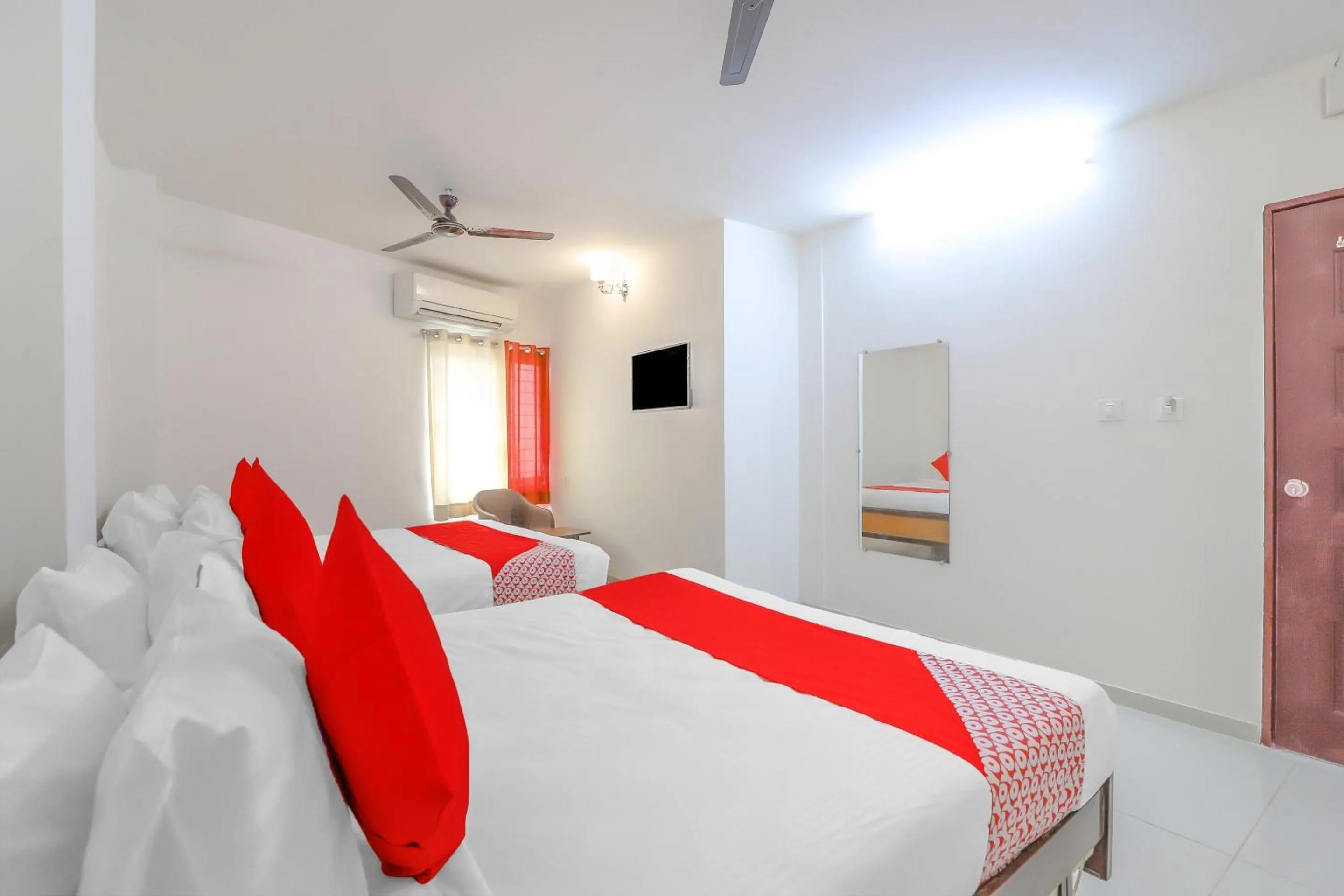 Bedroom, Bed in Super Hotel O Shiva