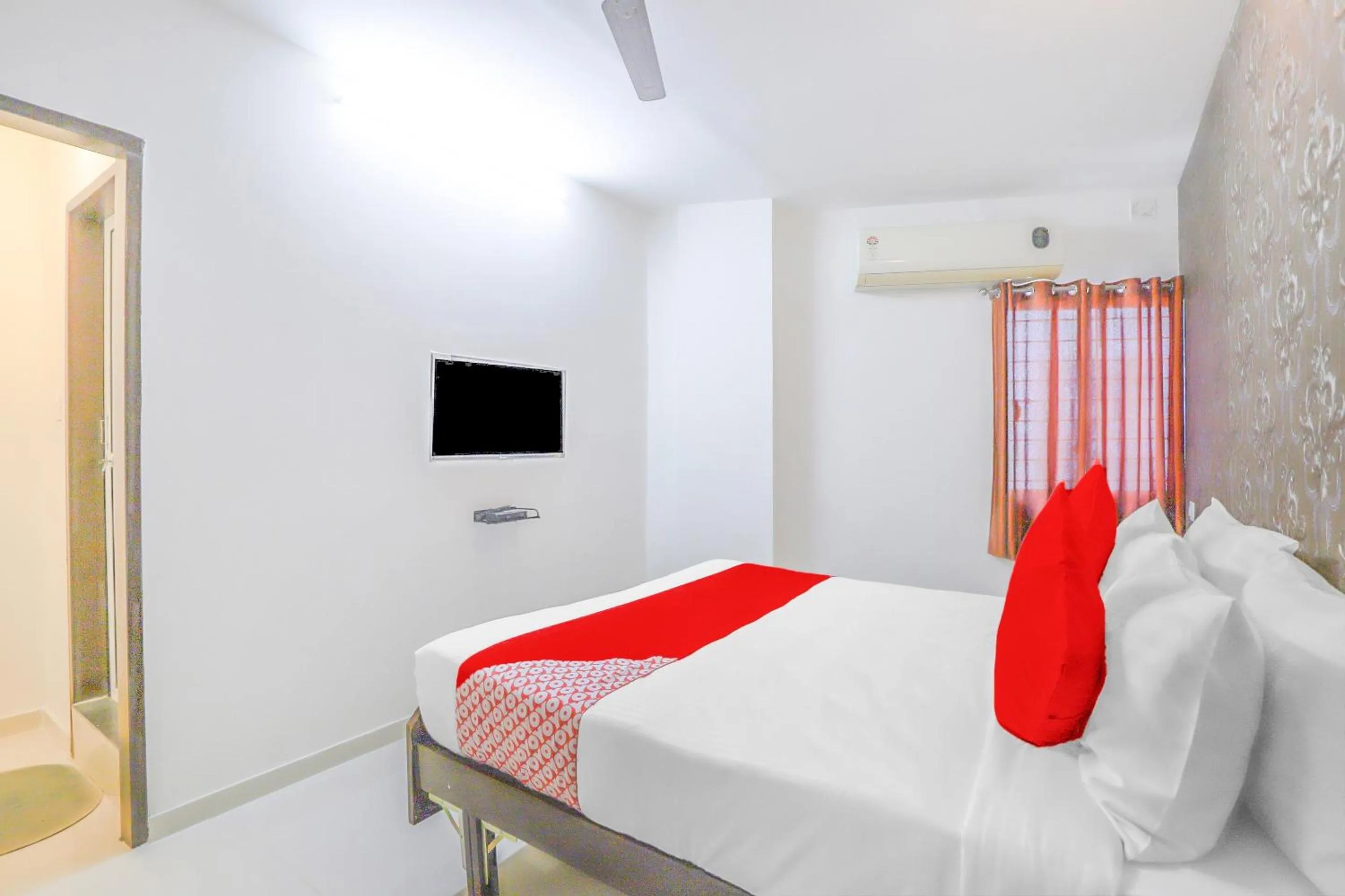 Bedroom, Bed in Super Hotel O Shiva