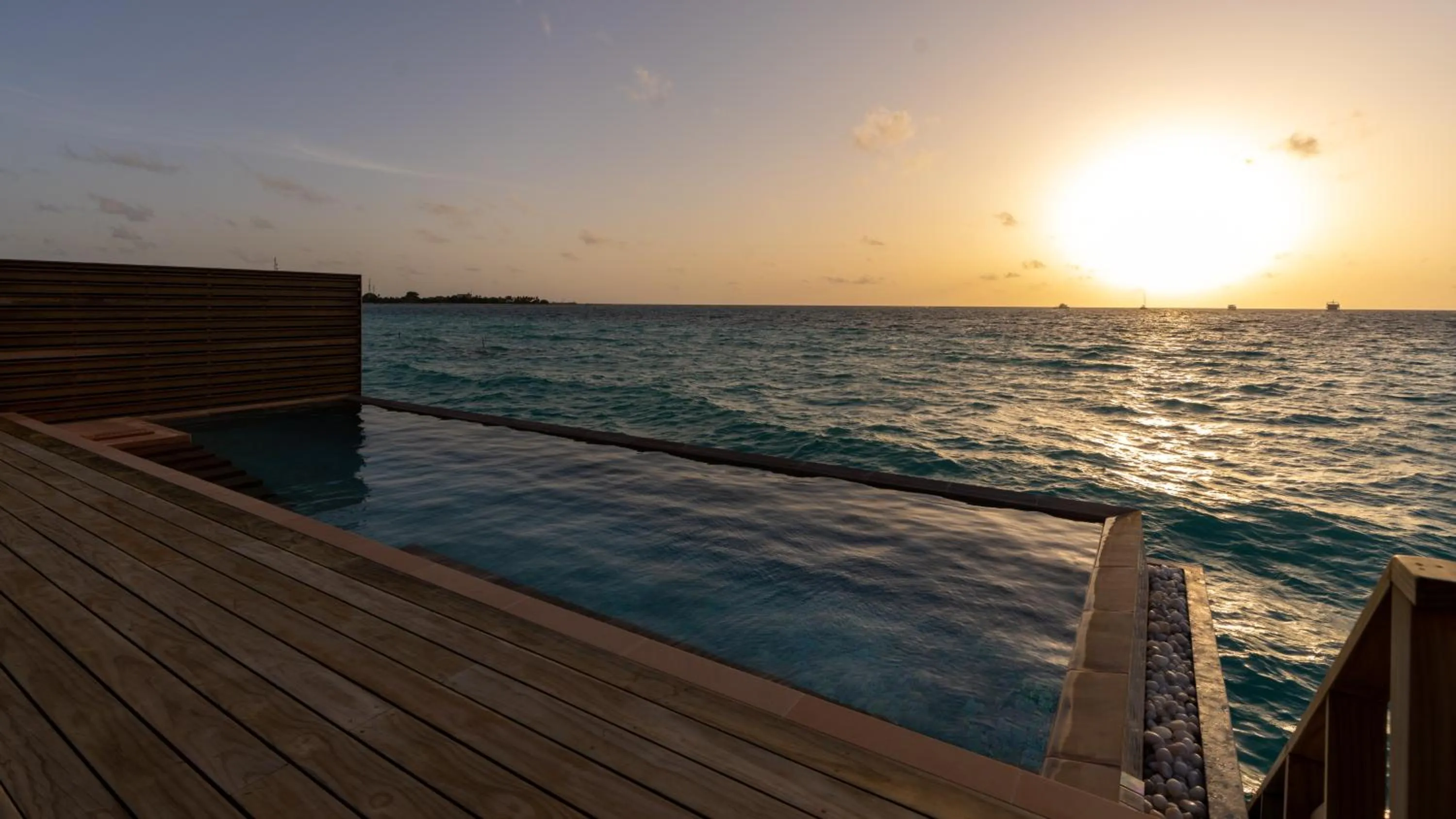 Sunset in Kuda Villingili Maldives, Free Return Transfers 03 nights & above