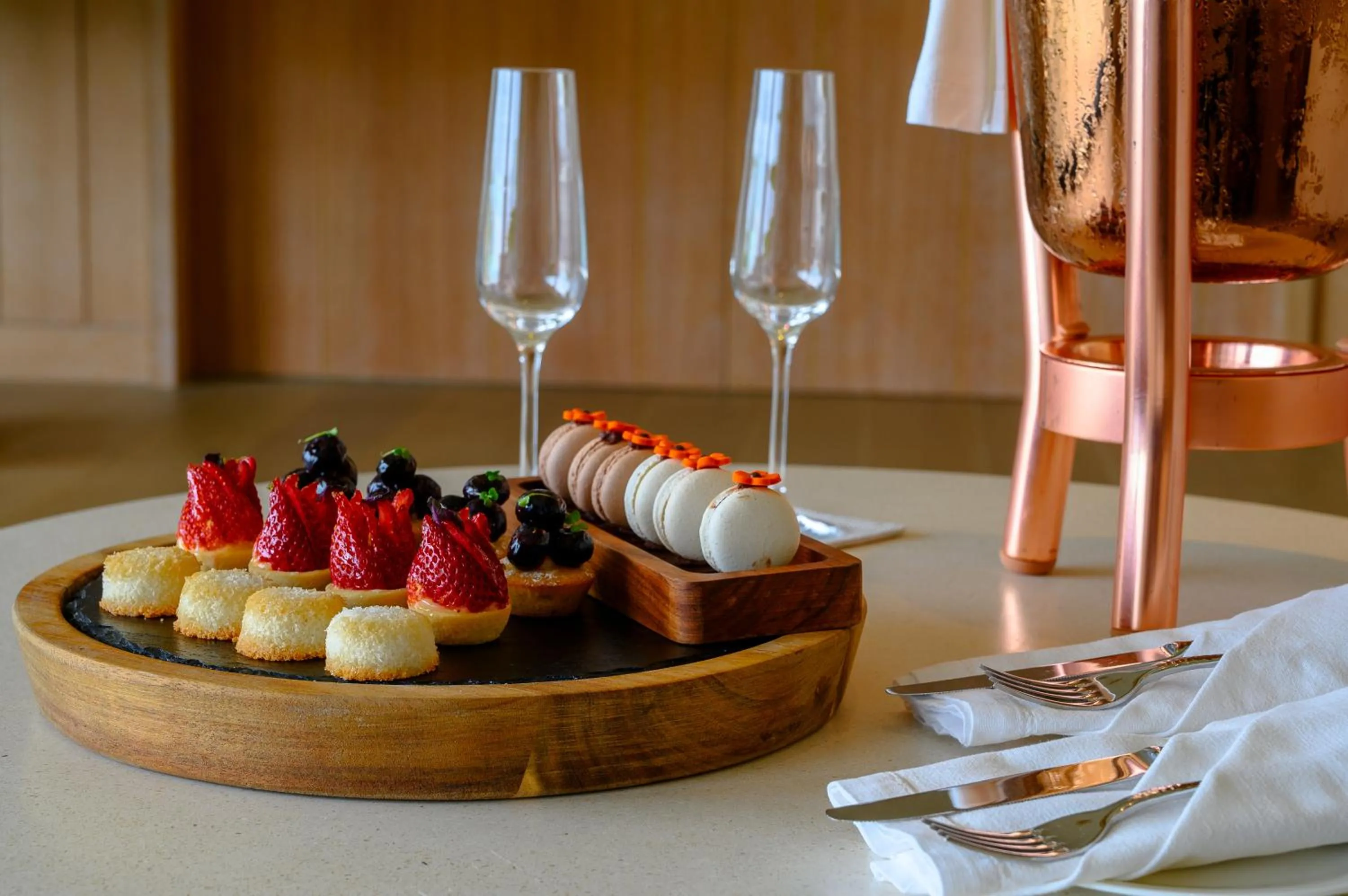 Breakfast in Kuda Villingili Maldives, Free Return Transfers 03 nights & above