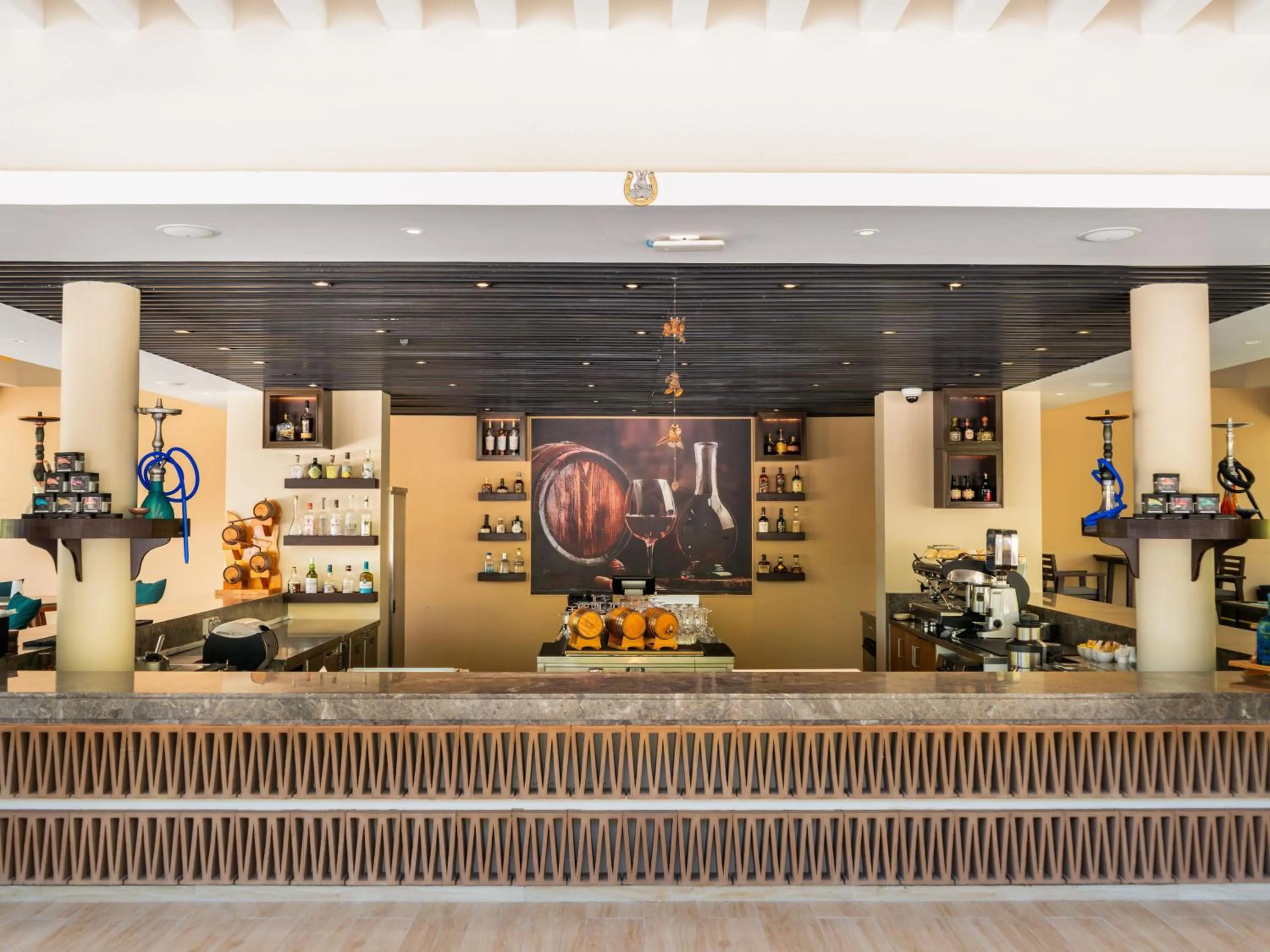 Restaurant/places to eat in Kuda Villingili Maldives, Free Return Transfers 03 nights & above