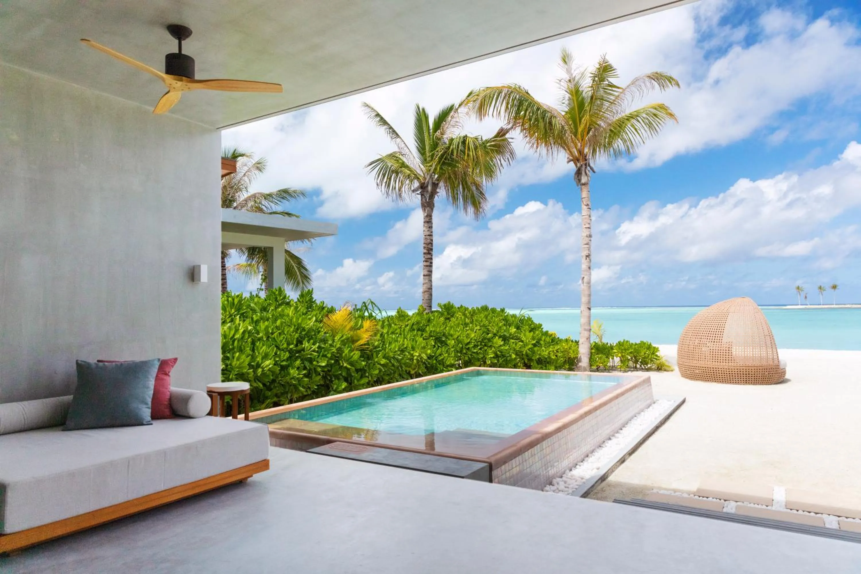 Swimming pool in Kuda Villingili Maldives, Free Return Transfers 03 nights & above