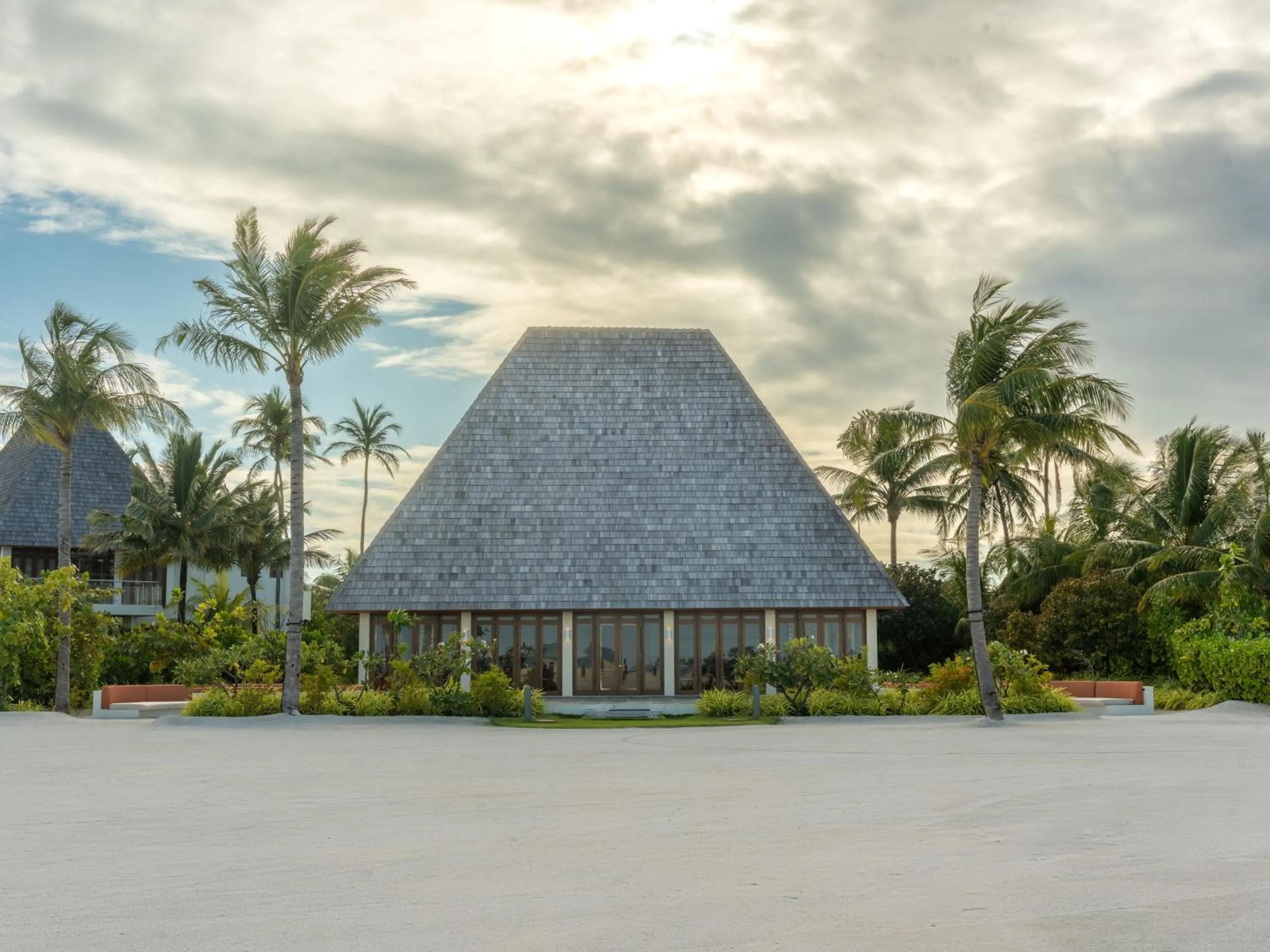 Property building in Kuda Villingili Maldives, Free Return Transfers 03 nights & above