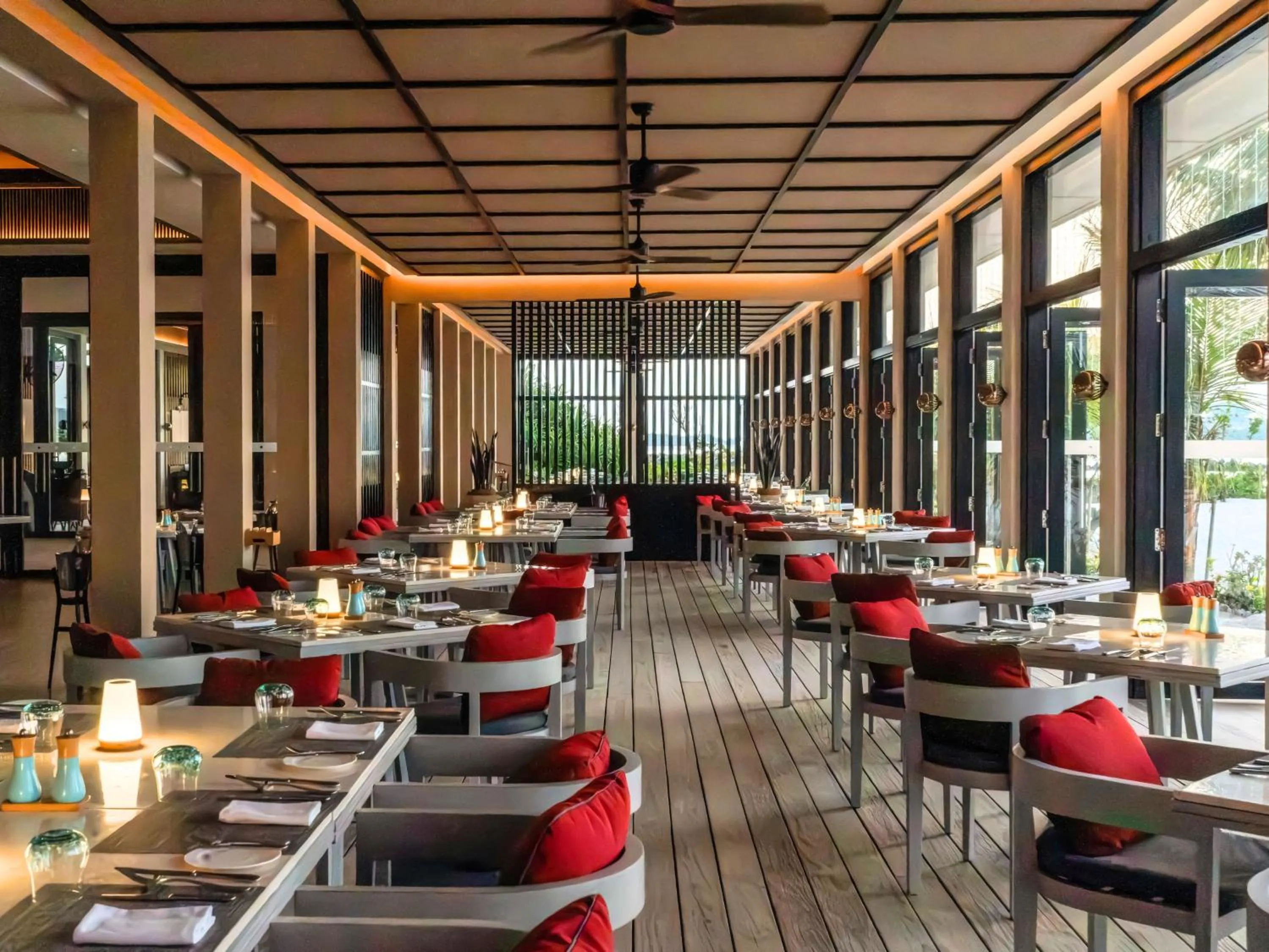 Restaurant/places to eat in Kuda Villingili Maldives, Free Return Transfers 03 nights & above