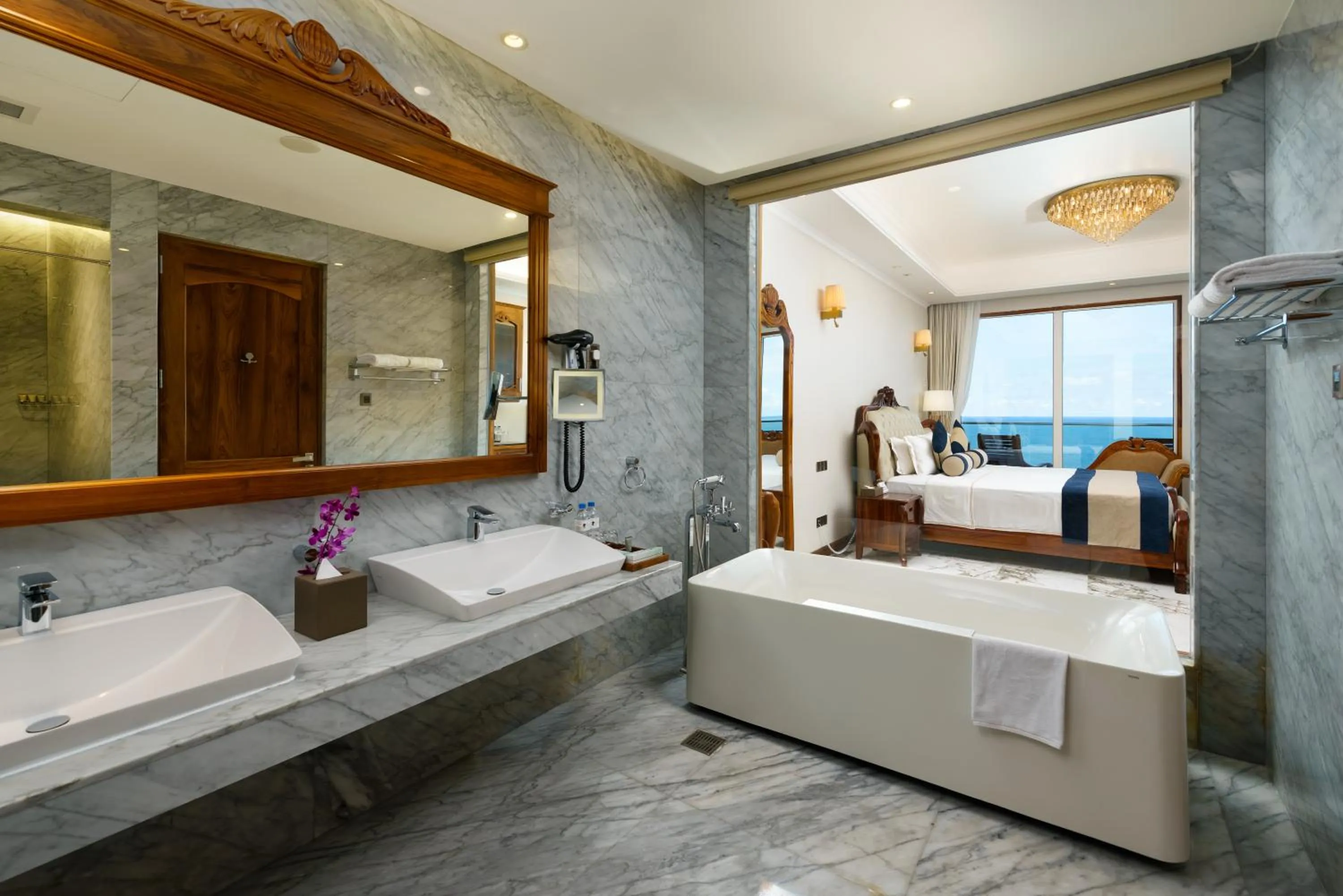 Bath in Araliya Beach Resort & Spa Unawatuna- Where you meet the sea all year