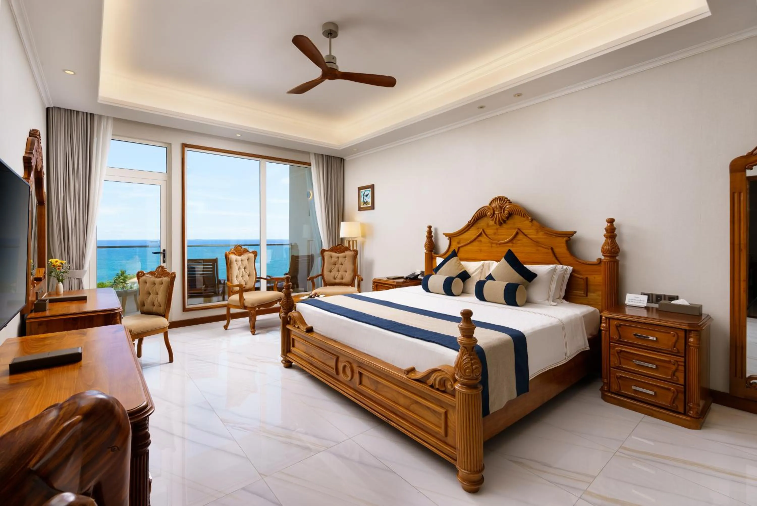 Photo of the whole room, Bed in Araliya Beach Resort & Spa Unawatuna- Where you meet the sea all year