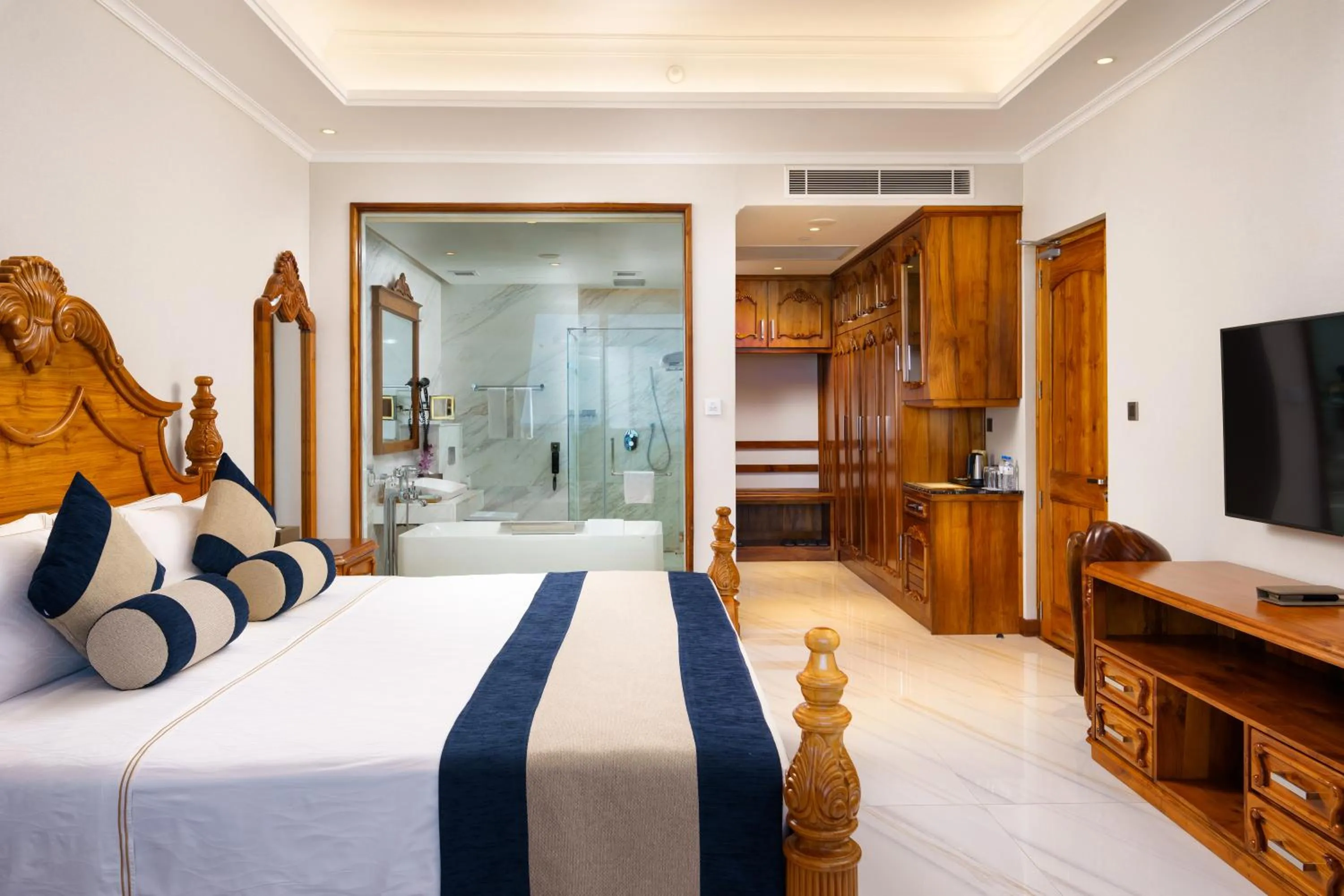 Bedroom, Bed in Araliya Beach Resort & Spa Unawatuna- Where you meet the sea all year